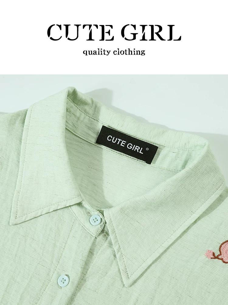 Trang phục ootd hoàn chỉnh của CuteGirl dành cho phụ nữ giảm tuổi tác, áo sơ mi thêu hoạt hình màu xanh lá cây mùa hè và quần short thường ngày, bộ hai mảnh
