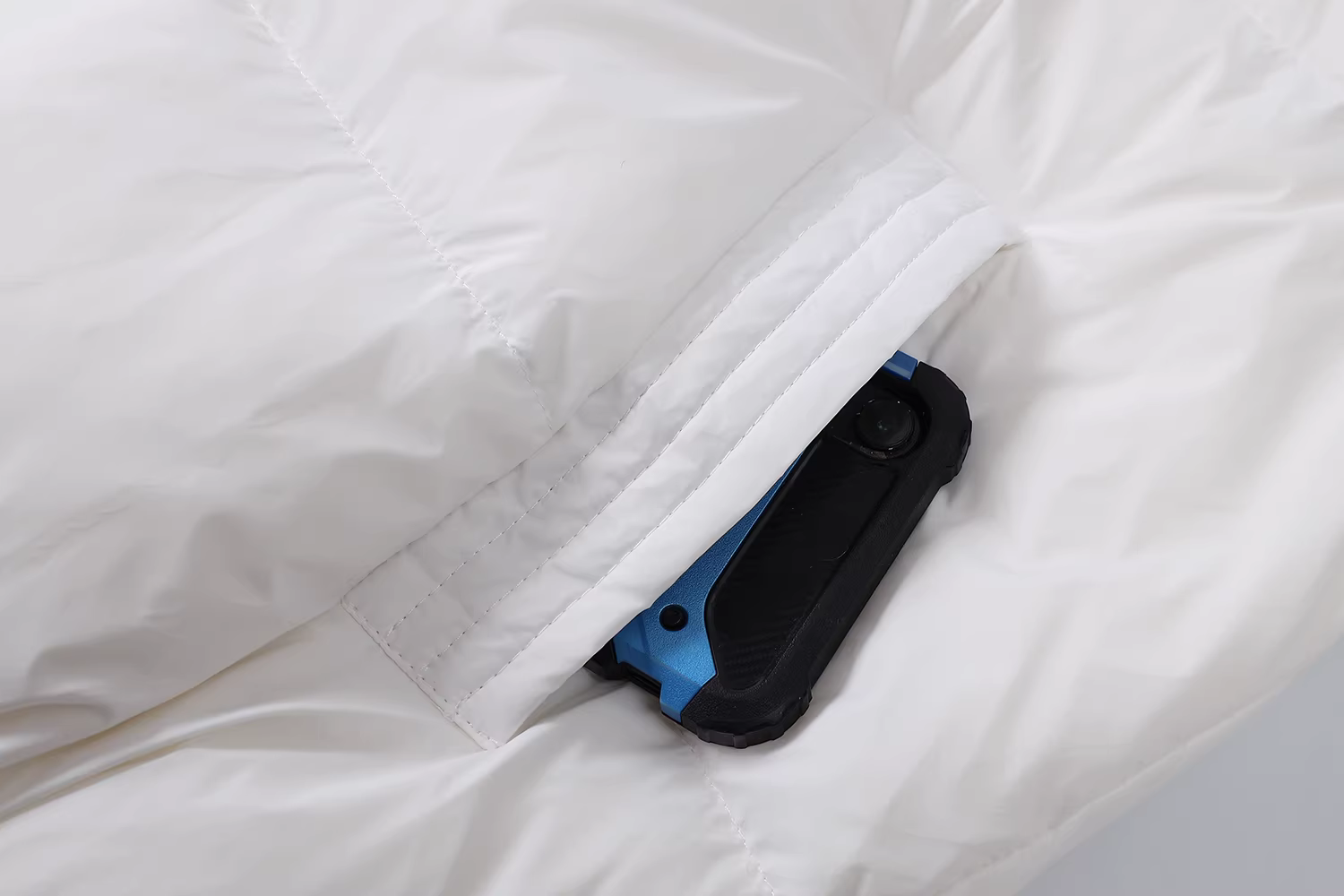 Áo khoác phao trắng có mũ nhẹ và mỏng của CuteGirl dành cho nữ, kiểu mới mùa đông 2025, áo phao nhỏ nhắn.