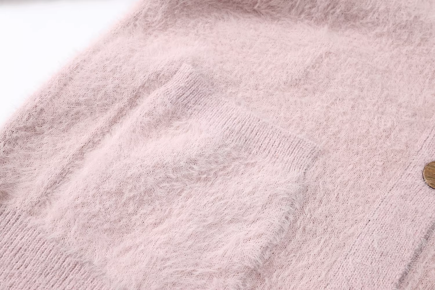 Áo khoác len lông chồn cổ chữ V dễ thương dành cho nữ, mùa thu đông 2025, kiểu dáng rộng, chất liệu dày dặn.