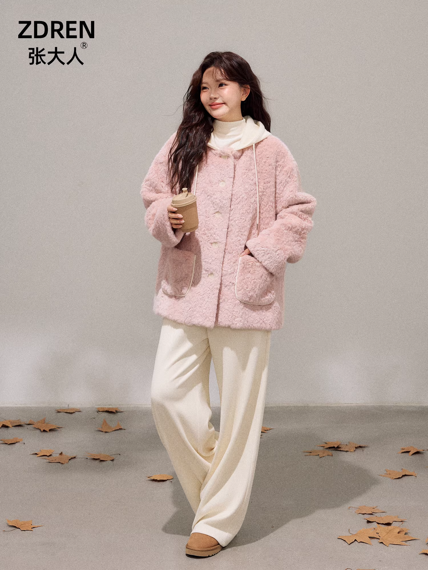 Quần áo nữ cỡ lớn dành cho các cô gái hơi mũm mĩm, bộ áo khoác len cừu màu đào phong cách Hàn Quốc mùa đông giúp thon gọn và quần thường ngày.