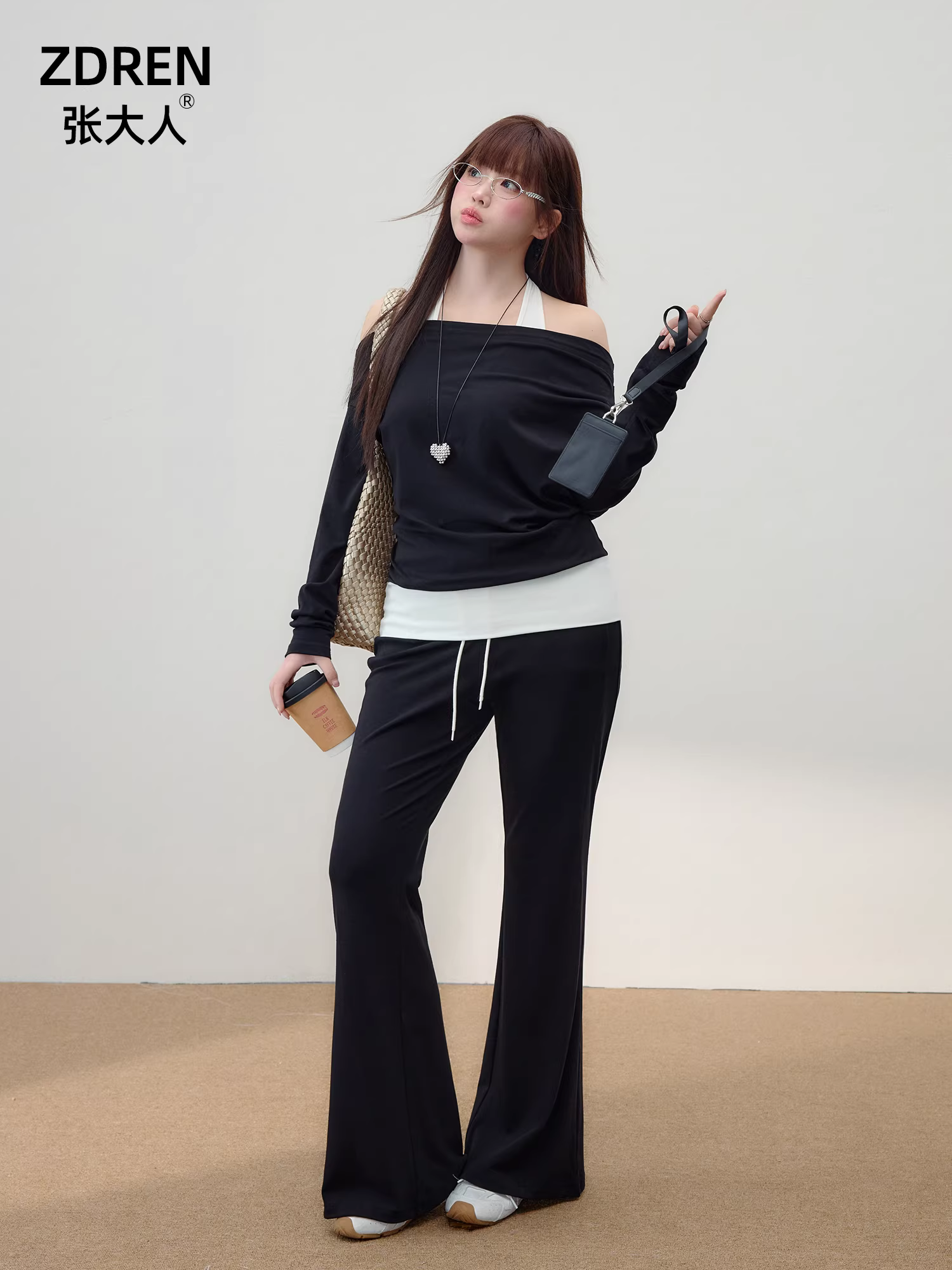 Quần áo nữ cỡ lớn dành cho người lớn, bộ đồ thon gọn cho phụ nữ hơi mũm mĩm, áo kiểu Hàn Quốc độc đáo, quần đen ôm dáng xòe.