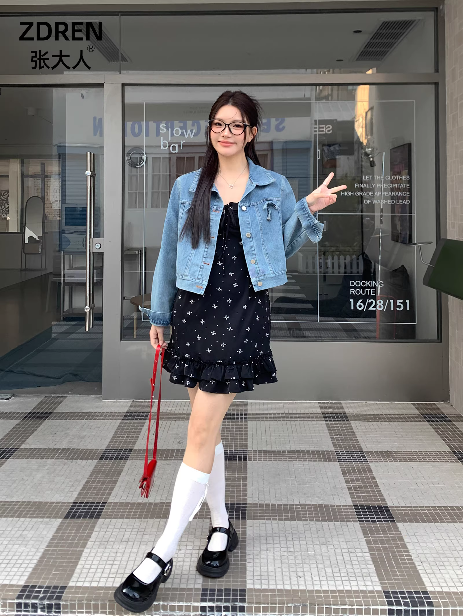 Zhang Daren Quần áo nữ cỡ lớn phong cách Hàn Quốc dành cho phụ nữ hơi mũm mĩm, bộ đồ giảm béo với áo khoác denim thanh lịch và váy hoa.