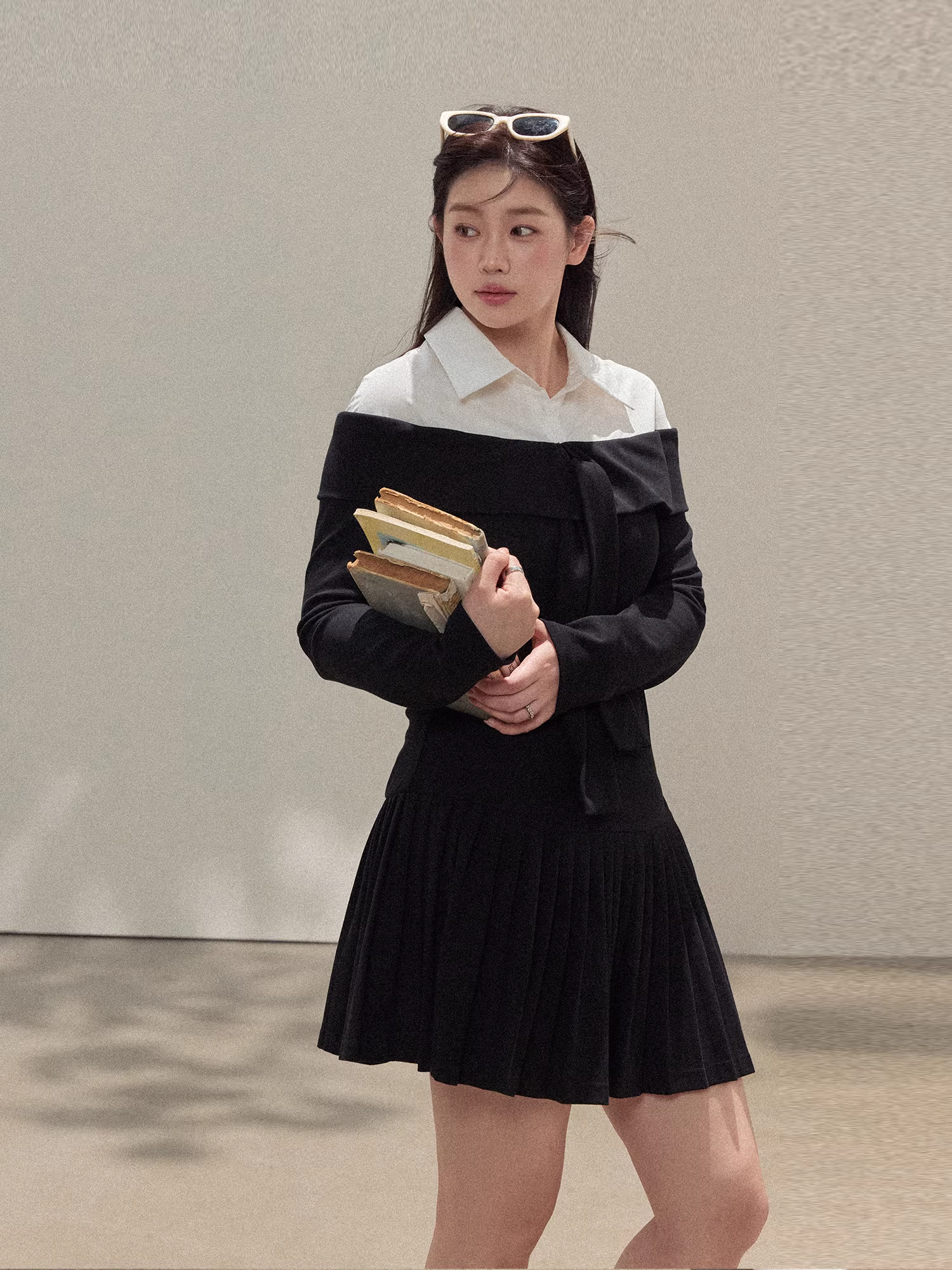 Đầm đen dài tay phong cách học sinh, kiểu dáng thon gọn, size lớn cho nữ mập, Thu Đông 2025 của Zhang Daren