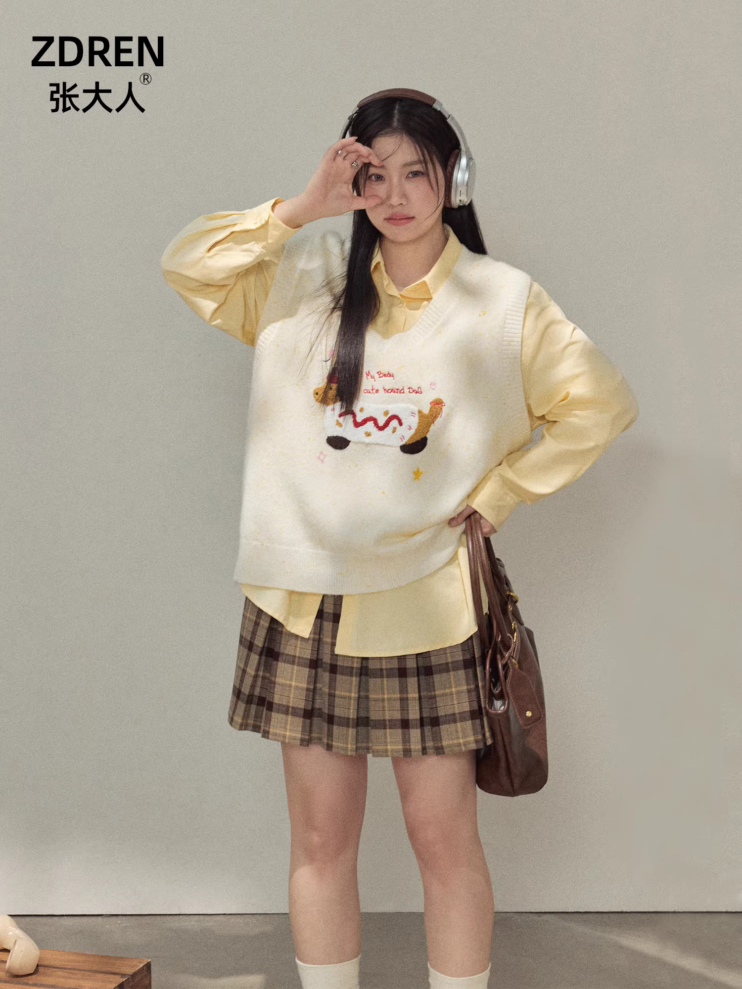 Quần áo nữ cỡ lớn dành cho người lớn, trang phục giảm béo cho các cô gái mũm mĩm, bộ trang phục OOTD, áo vest phong cách preppy, váy xếp ly kẻ sọc.