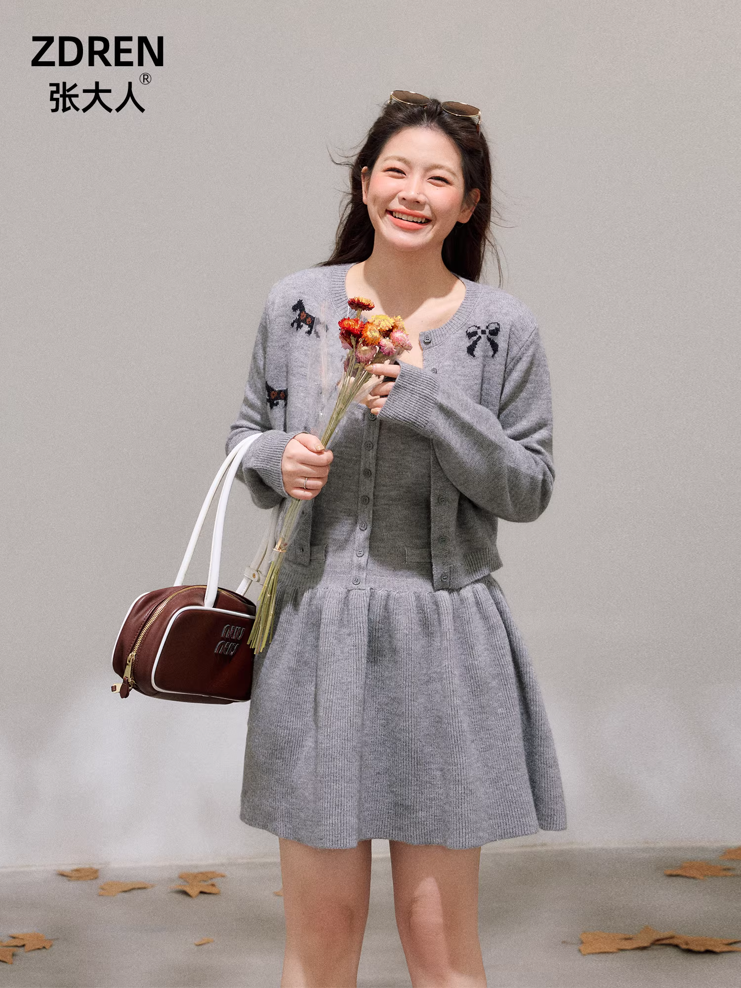 Bộ đầm liền thân dệt kim màu xám nhạt kiểu Pháp, cổ halter, dáng ôm, mùa đông, dành cho phụ nữ cỡ lớn.