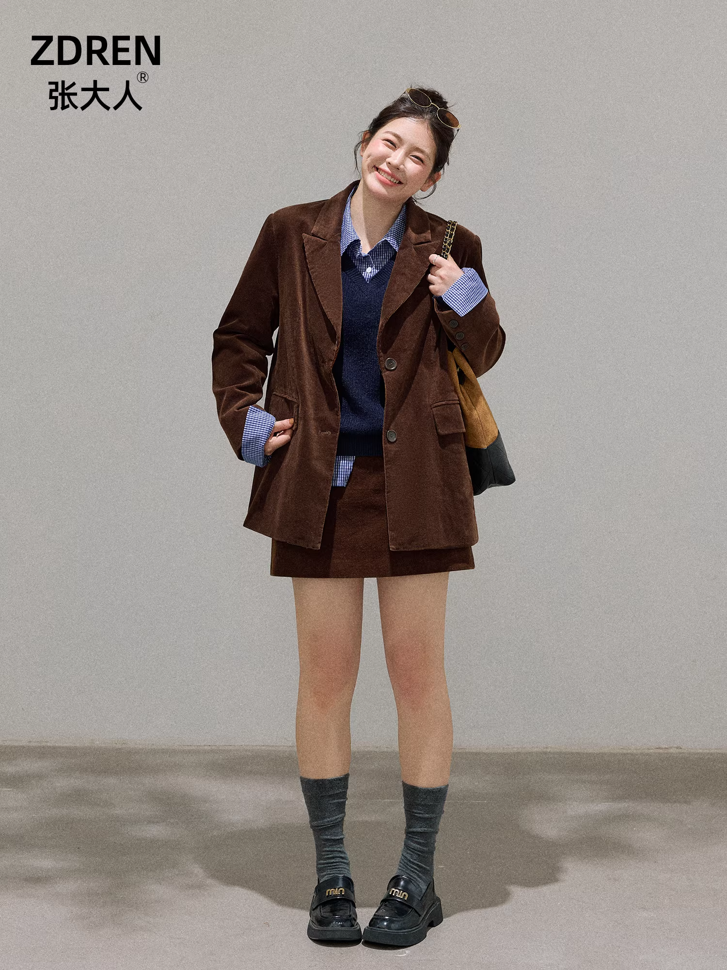 Quần áo nữ cỡ lớn dành cho người lớn, trang phục giảm béo mùa thu đông, bộ áo khoác và váy kiểu cổ điển màu cà phê đậm.