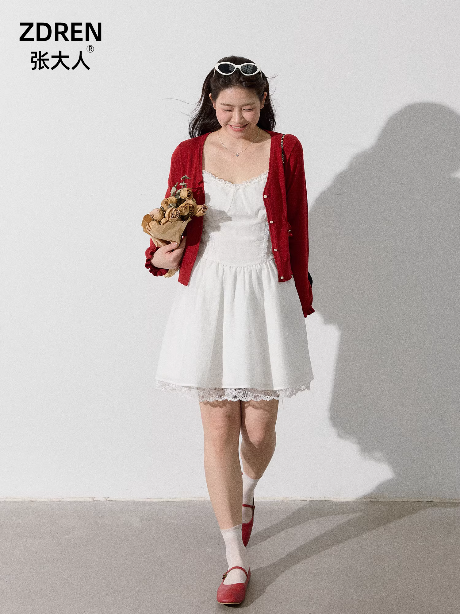 Quần áo cỡ lớn dành cho phụ nữ trưởng thành, trang phục giảm béo cho những cô gái mũm mĩm, áo cardigan màu đỏ, váy ren camisole tình yêu đầu tiên.