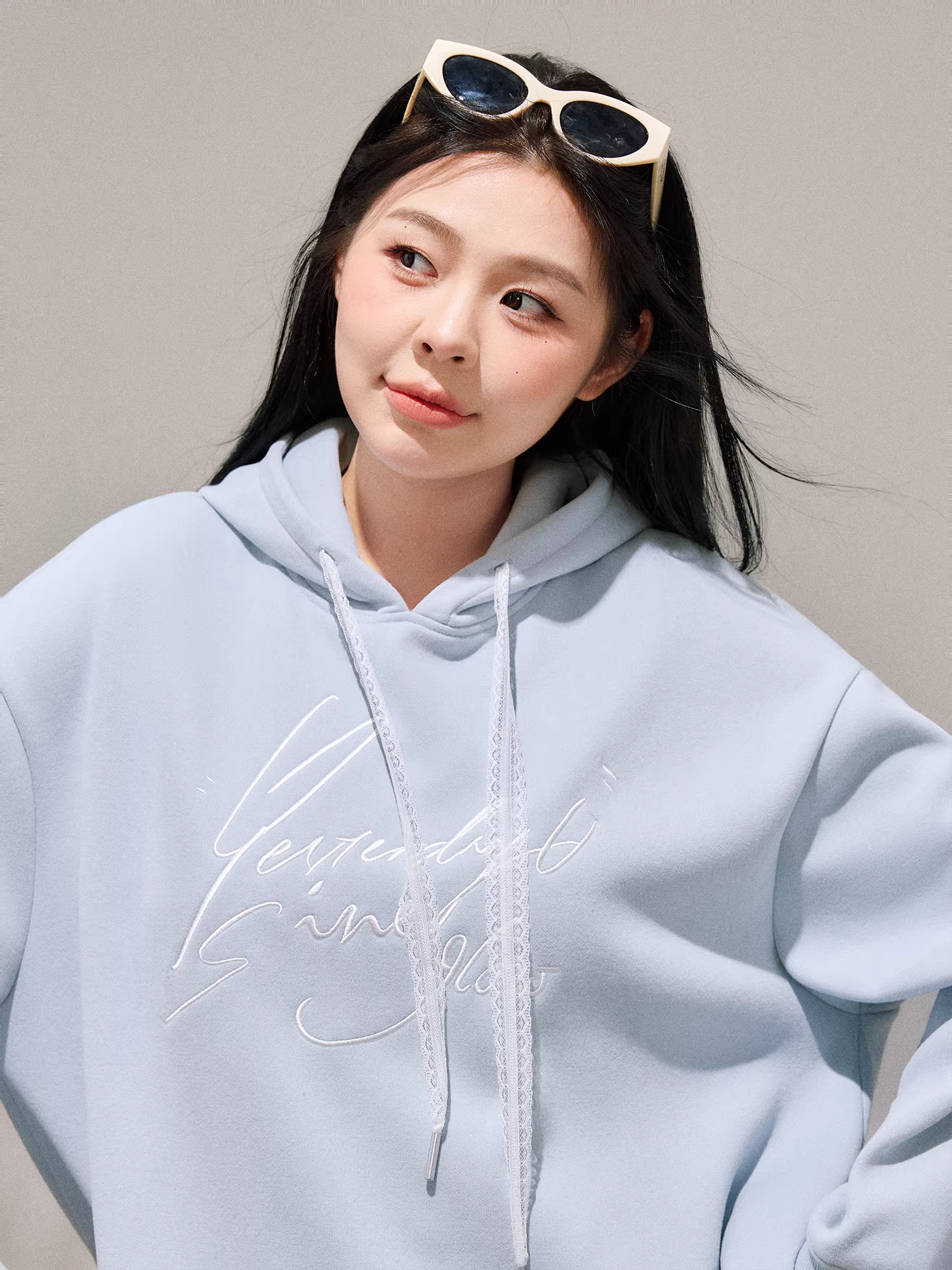 Quần áo nữ cỡ lớn dành cho người lớn, trang phục dopamine giảm béo phong cách Hàn Quốc, áo len màu xanh sữa và bộ váy ren.