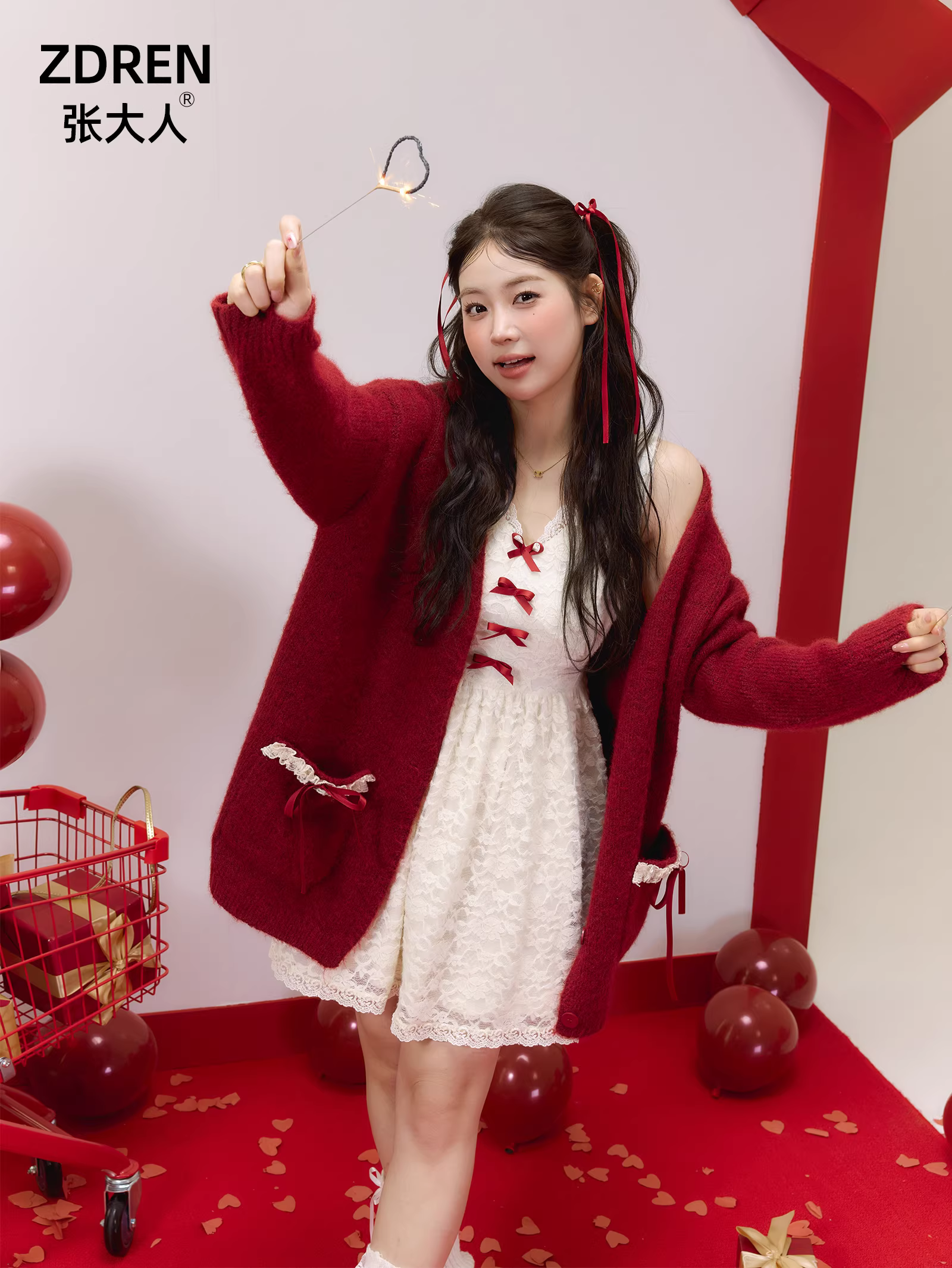 Quần áo nữ cỡ lớn dành cho người lớn, bộ đồ giảm béo, áo len cardigan màu đỏ, phong cách nhẹ nhàng, váy dây đeo khí chất.