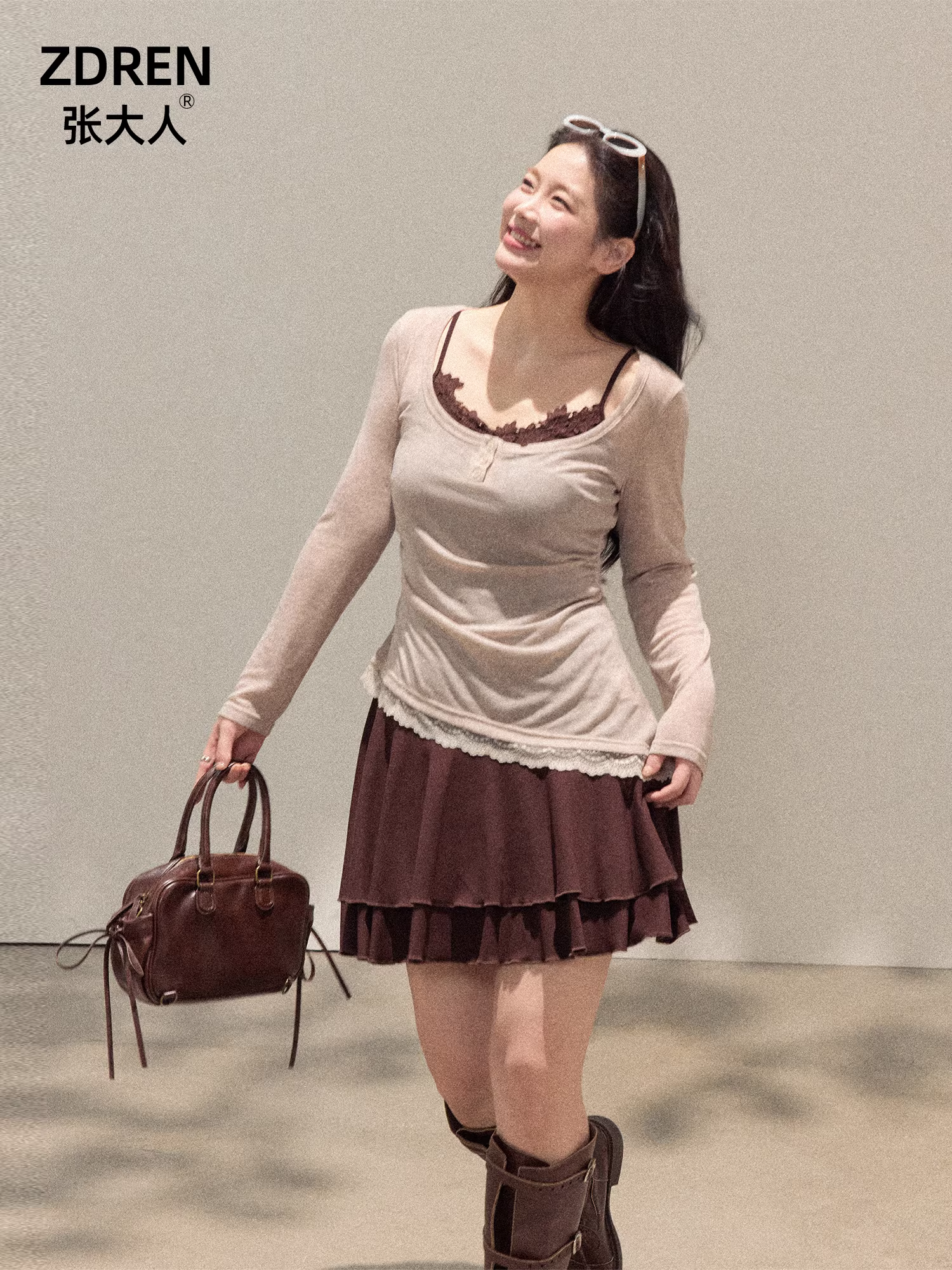 Quần áo nữ cỡ lớn dành cho người lớn, kiểu Hàn Quốc, viền ren ba chiều, bộ váy camisole màu nâu đậm với áo kiểu viền ren.