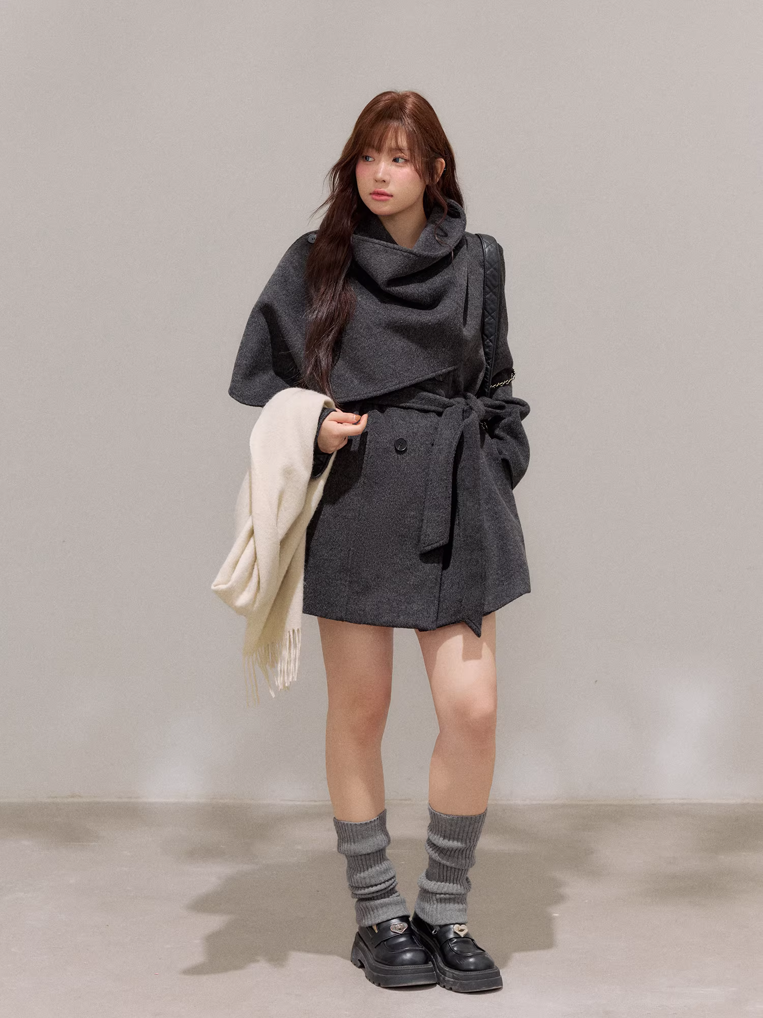 Quần áo nữ cỡ lớn dành cho người lớn, phong cách Hàn Quốc, áo khoác len cổ buộc màu xám, thanh lịch, thời trang cao cấp.