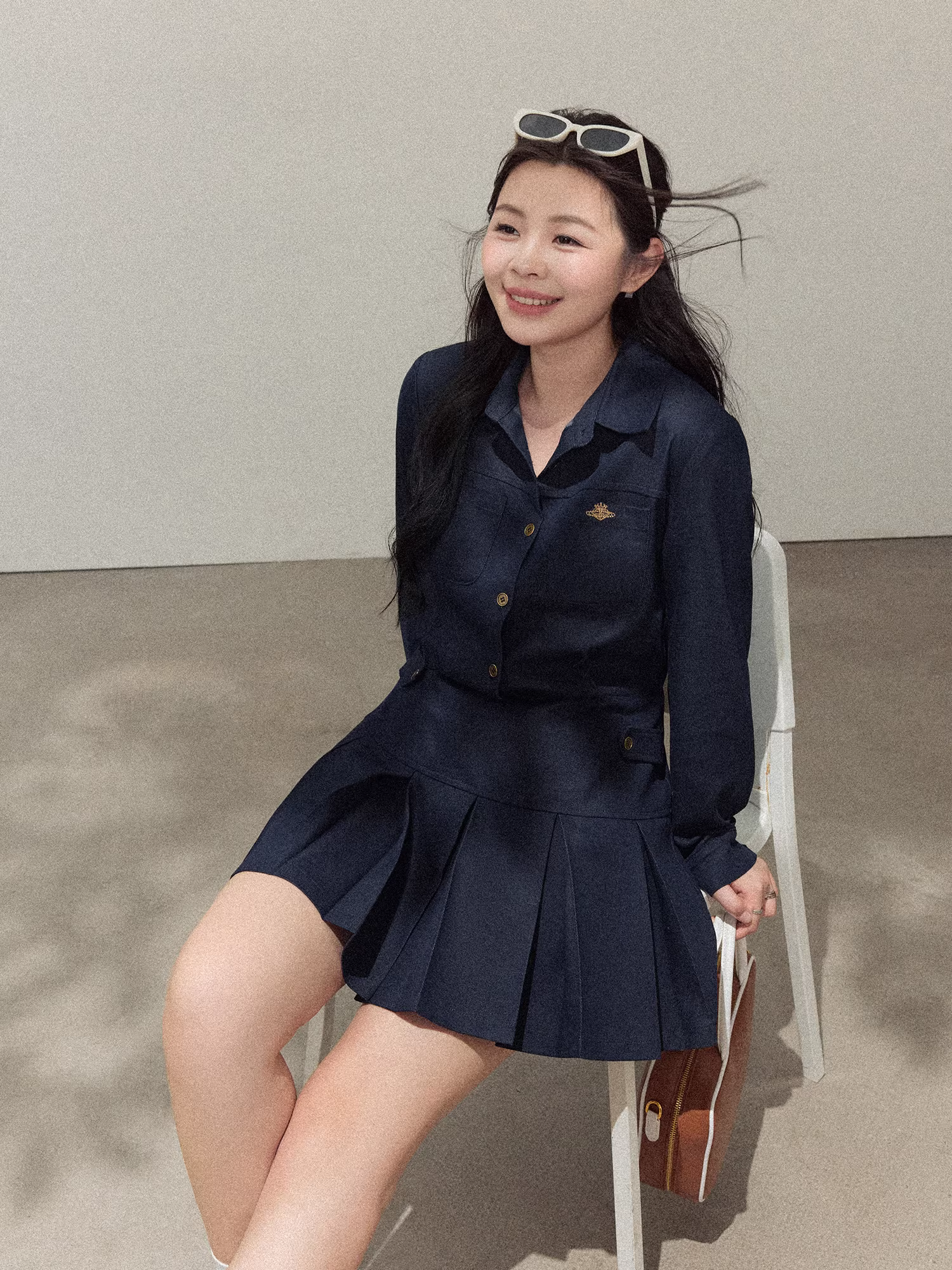 Quần áo nữ cỡ lớn dành cho các cô gái hơi mũm mĩm, phong cách mùa thu mới, váy sơ mi công sở thon gọn và thanh lịch.