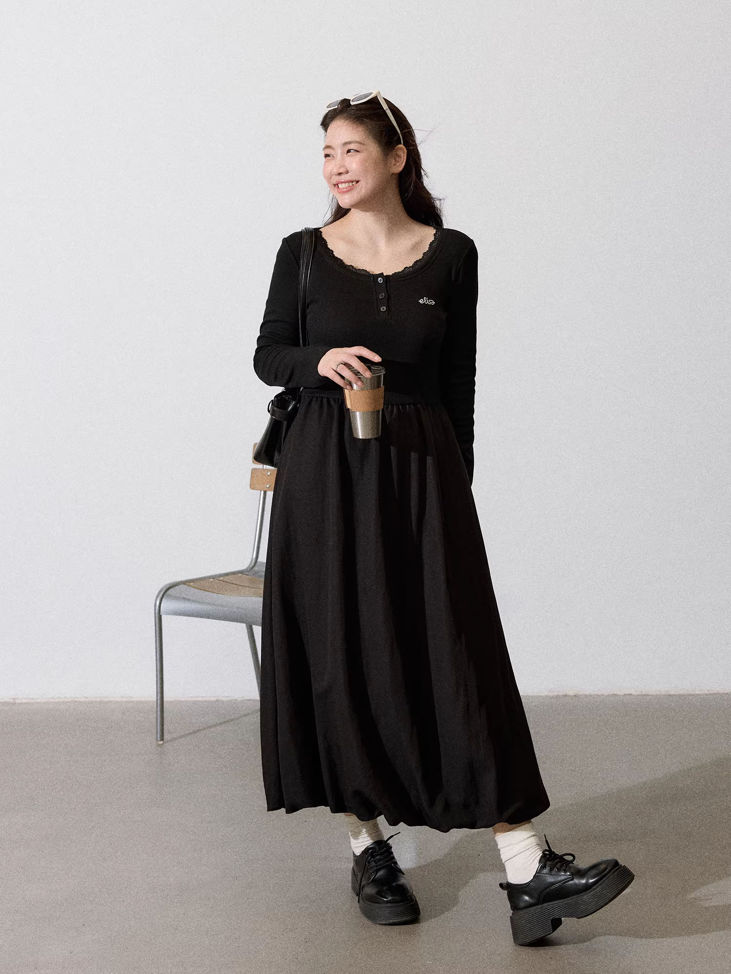 Quần áo nữ cỡ lớn dành cho những cô nàng mũm mĩm, váy hoa tôn dáng, váy đen nhỏ kiểu hoa cổ điển thanh lịch.