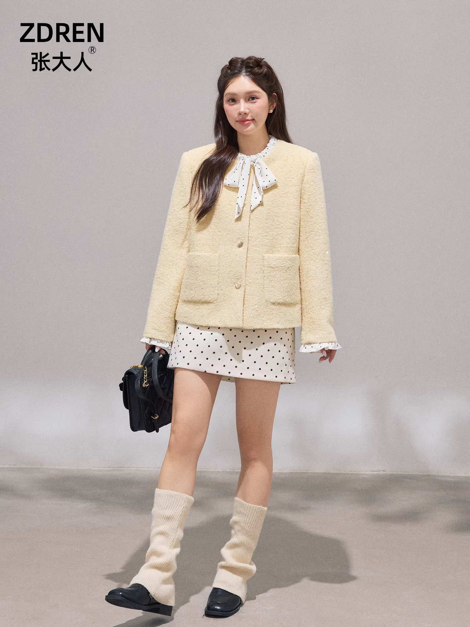 Bộ quần áo nữ cỡ lớn dành cho người lớn, áo khoác tweed màu kem kiểu Pháp giúp thon gọn mùa đông và chân váy chấm bi dành cho các cô gái mũm mĩm.