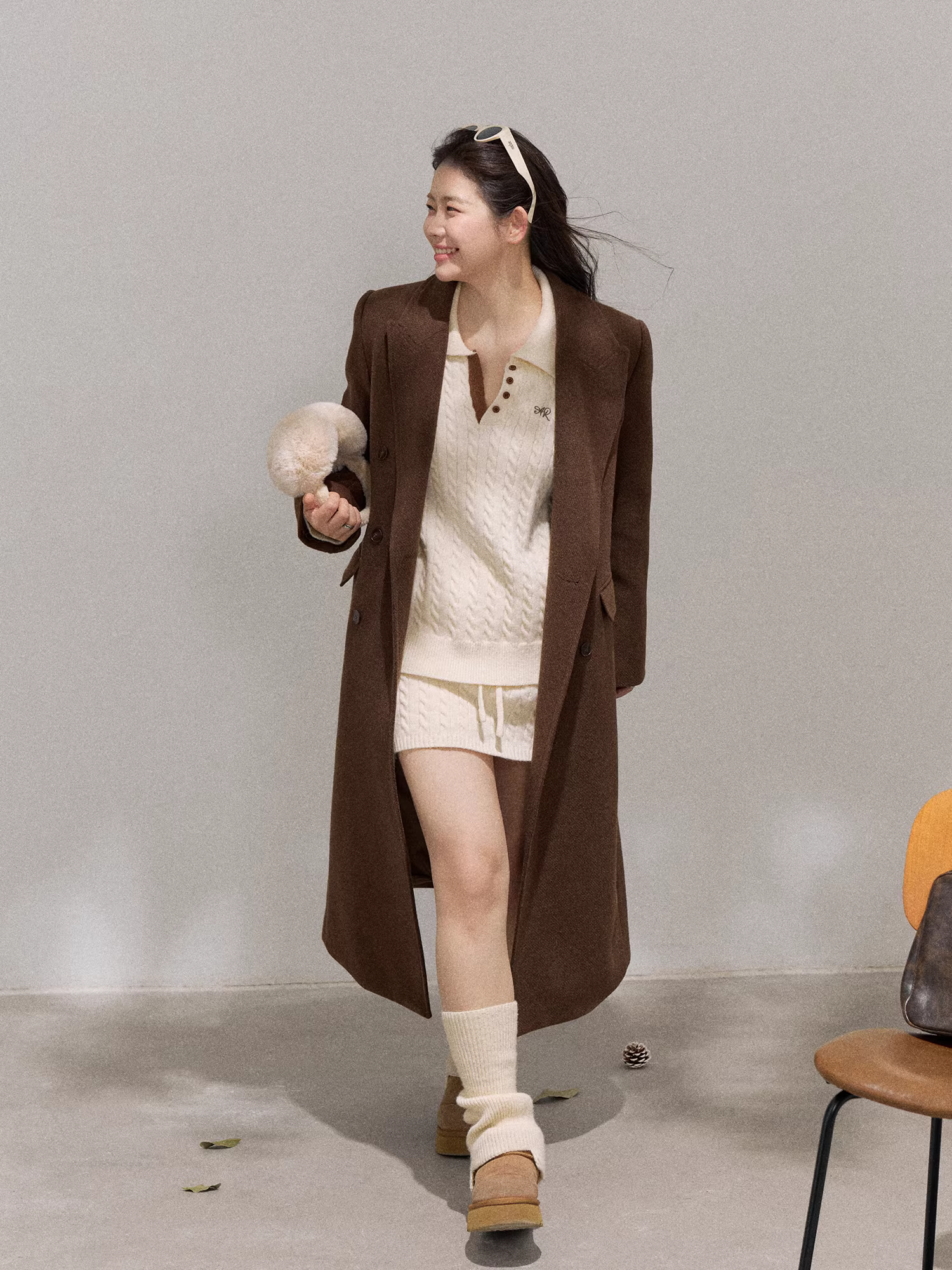 Bộ quần áo len dệt kim dáng thẳng cổ polo màu mơ, kiểu dáng thu đông, giúp thon gọn dáng người dành cho phụ nữ cỡ lớn.