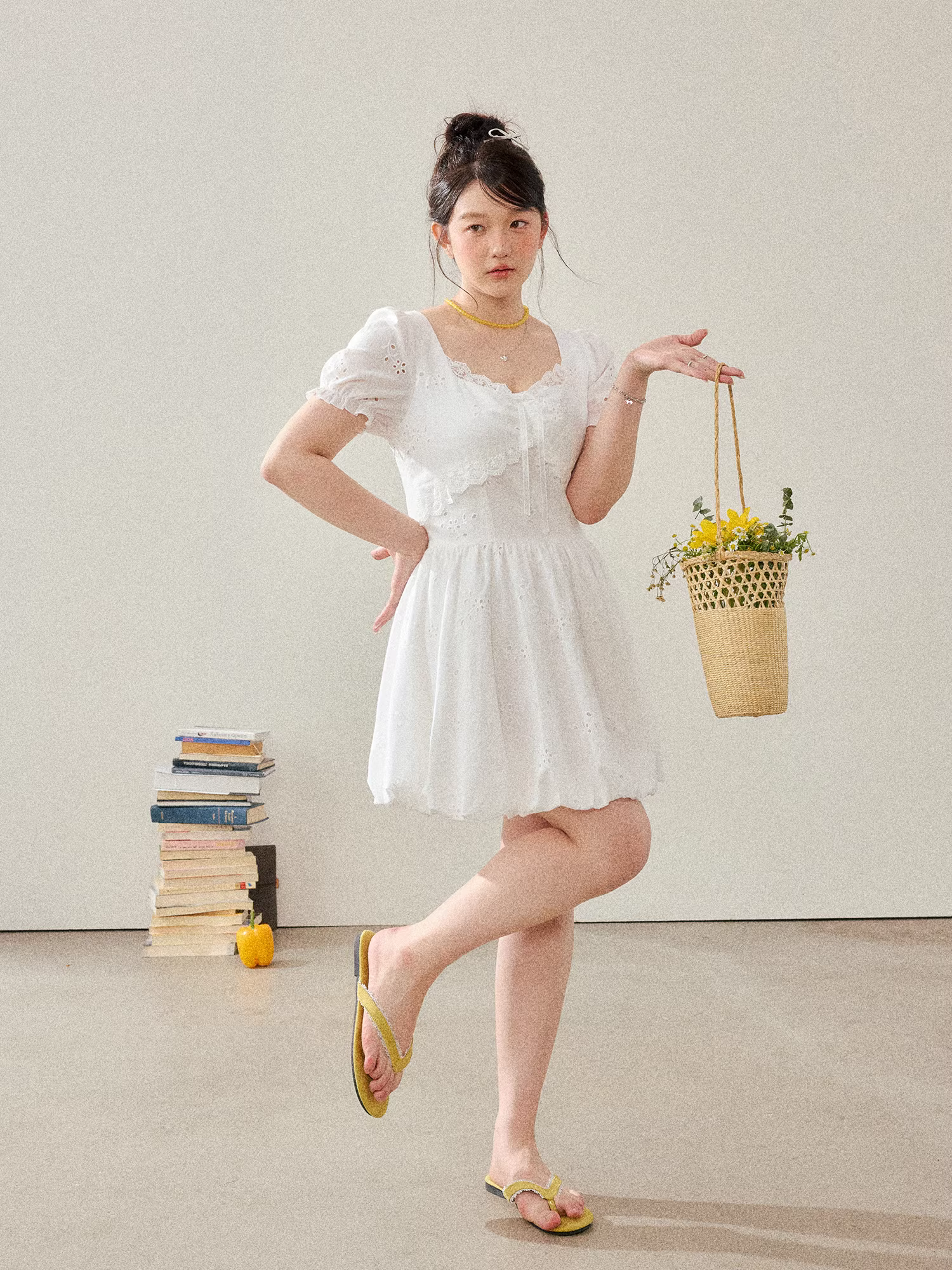 Quần áo nữ cỡ lớn dành cho người lớn, đầm ôm dáng cao eo mùa hè có viền ren, đầm trắng họa tiết jacquard镂空.