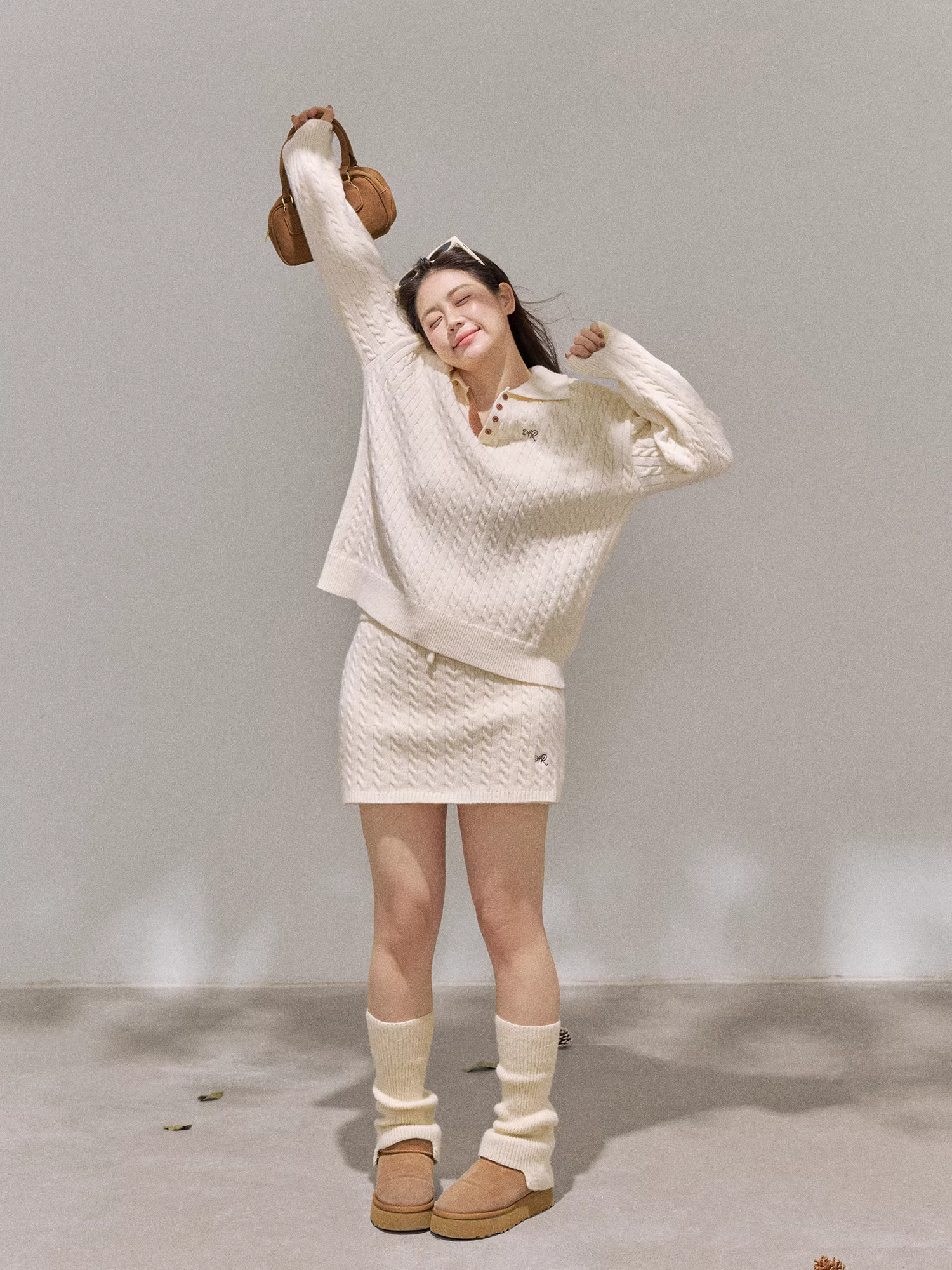 Bộ quần áo len dệt kim dáng thẳng cổ polo màu mơ, kiểu dáng thu đông, giúp thon gọn dáng người dành cho phụ nữ cỡ lớn.