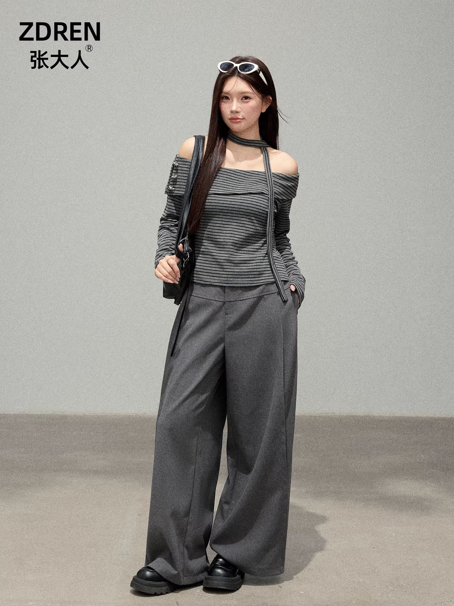 Bộ quần áo nữ cỡ lớn dành cho các cô nàng mũm mĩm, áo lệch vai sọc kẻ tôn dáng với quần ống rộng xếp ly