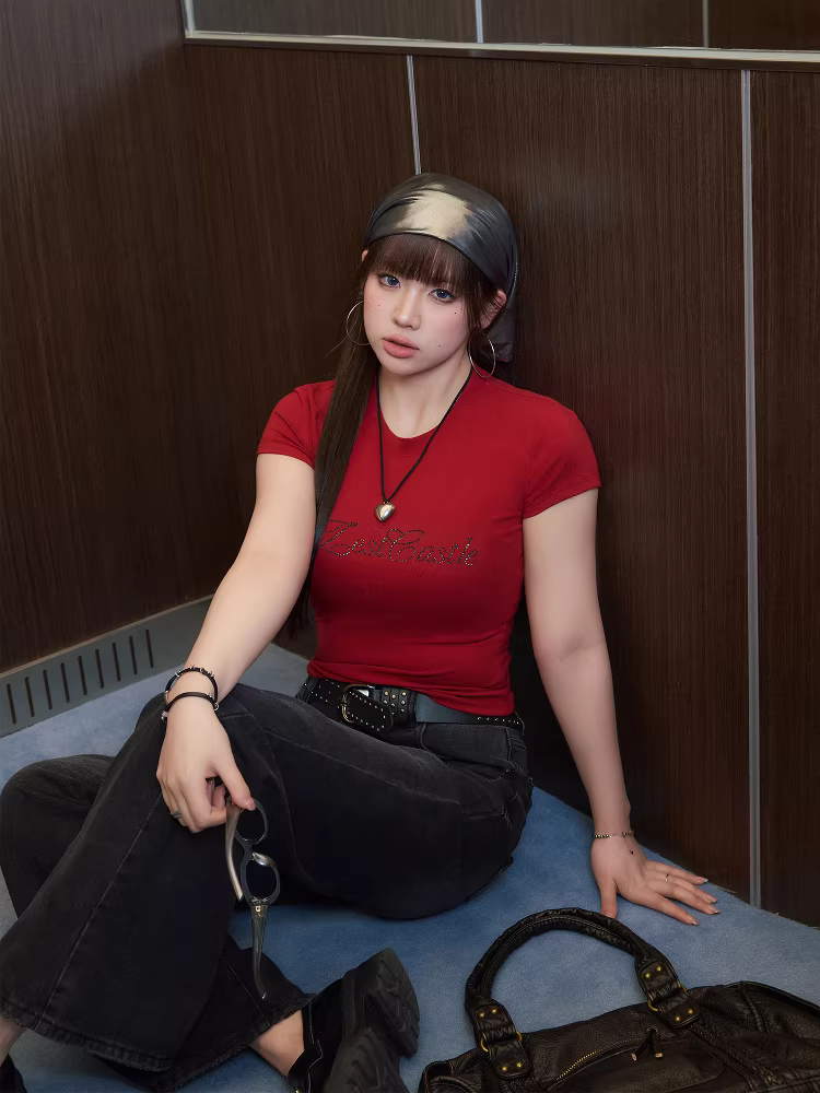 Áo thun nữ Zhang Daren size lớn, kiểu dáng thon gọn, tay ngắn, mẫu mới 2025, màu đỏ, giúp thon eo.