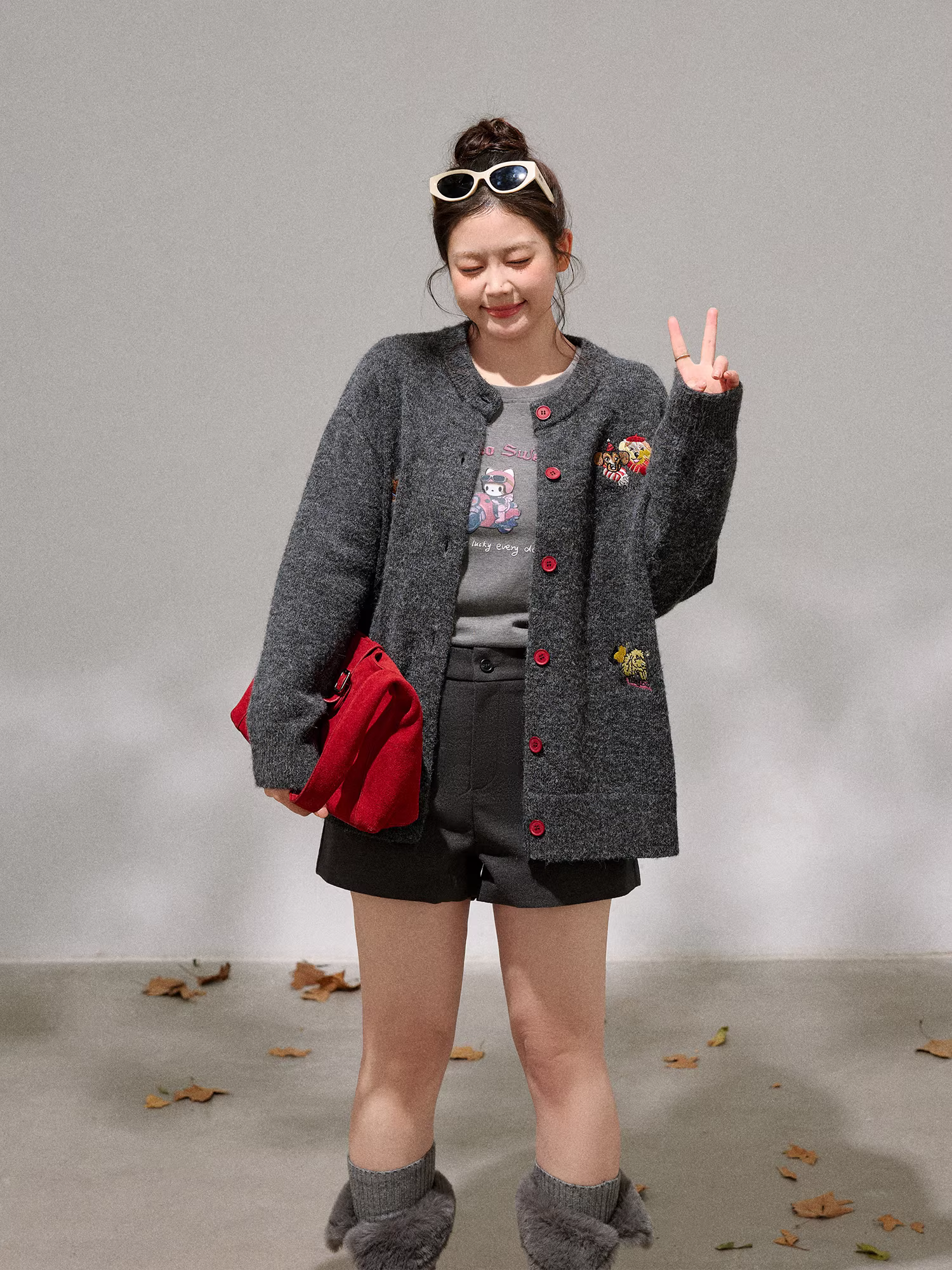 Quần áo nữ cỡ lớn mới của Zhang Daren dành cho những cô nàng mũm mĩm, bộ áo khoác và quần short màu xám giảm béo phong cách Hàn Quốc.