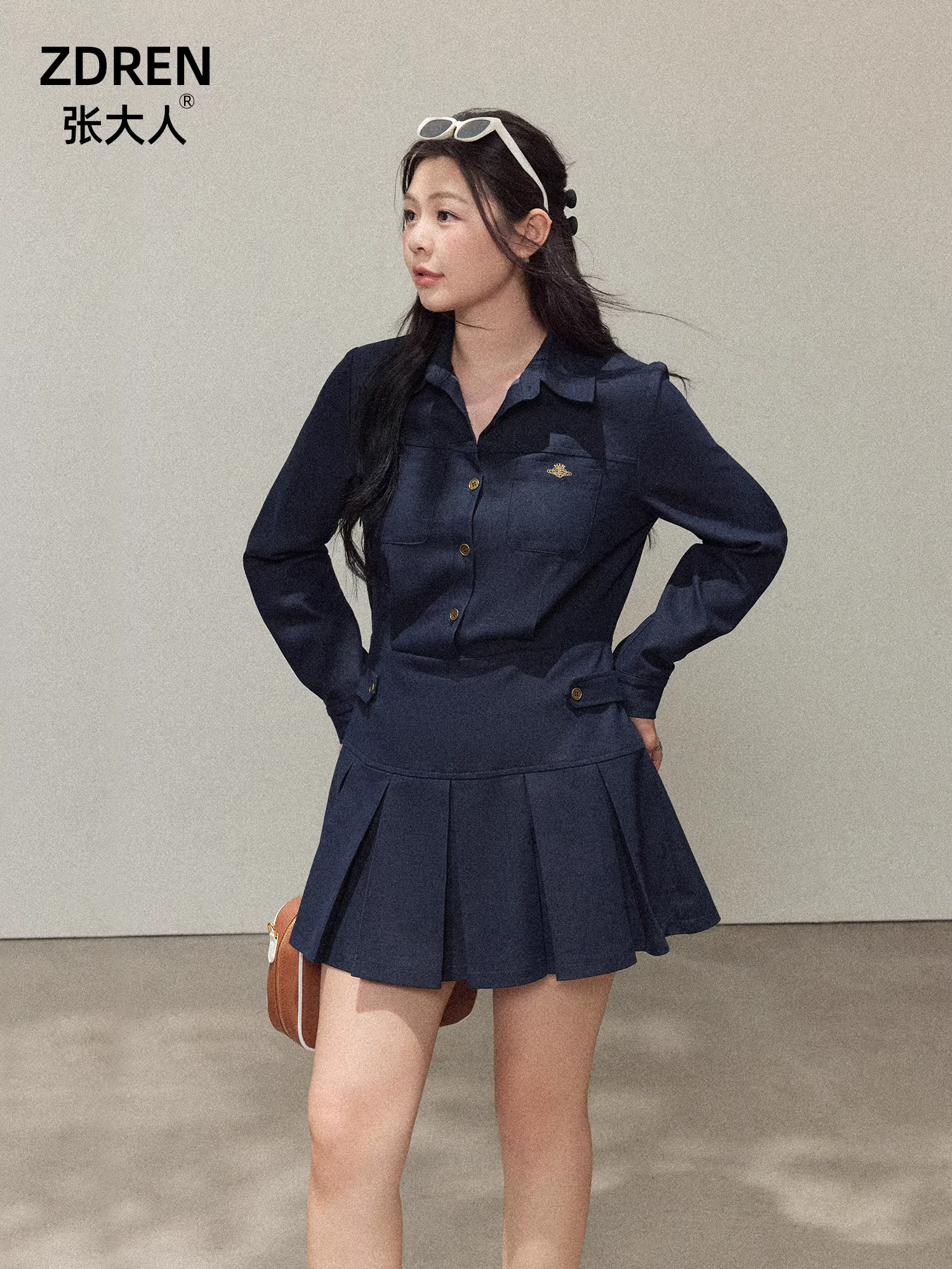 Quần áo nữ cỡ lớn dành cho các cô gái hơi mũm mĩm, phong cách mùa thu mới, váy sơ mi công sở thon gọn và thanh lịch.