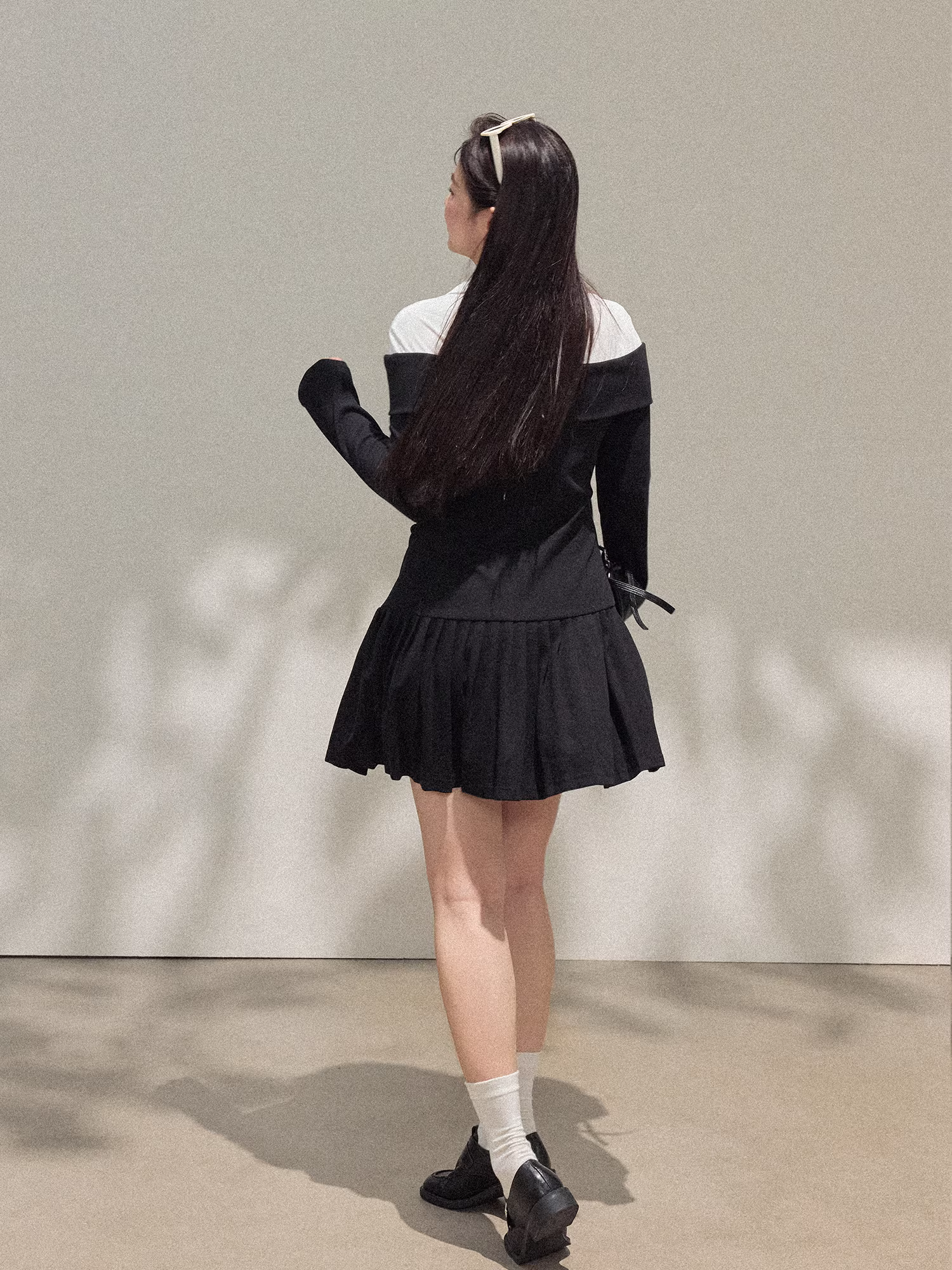 Đầm đen dài tay phong cách học sinh, kiểu dáng thon gọn, size lớn cho nữ mập, Thu Đông 2025 của Zhang Daren