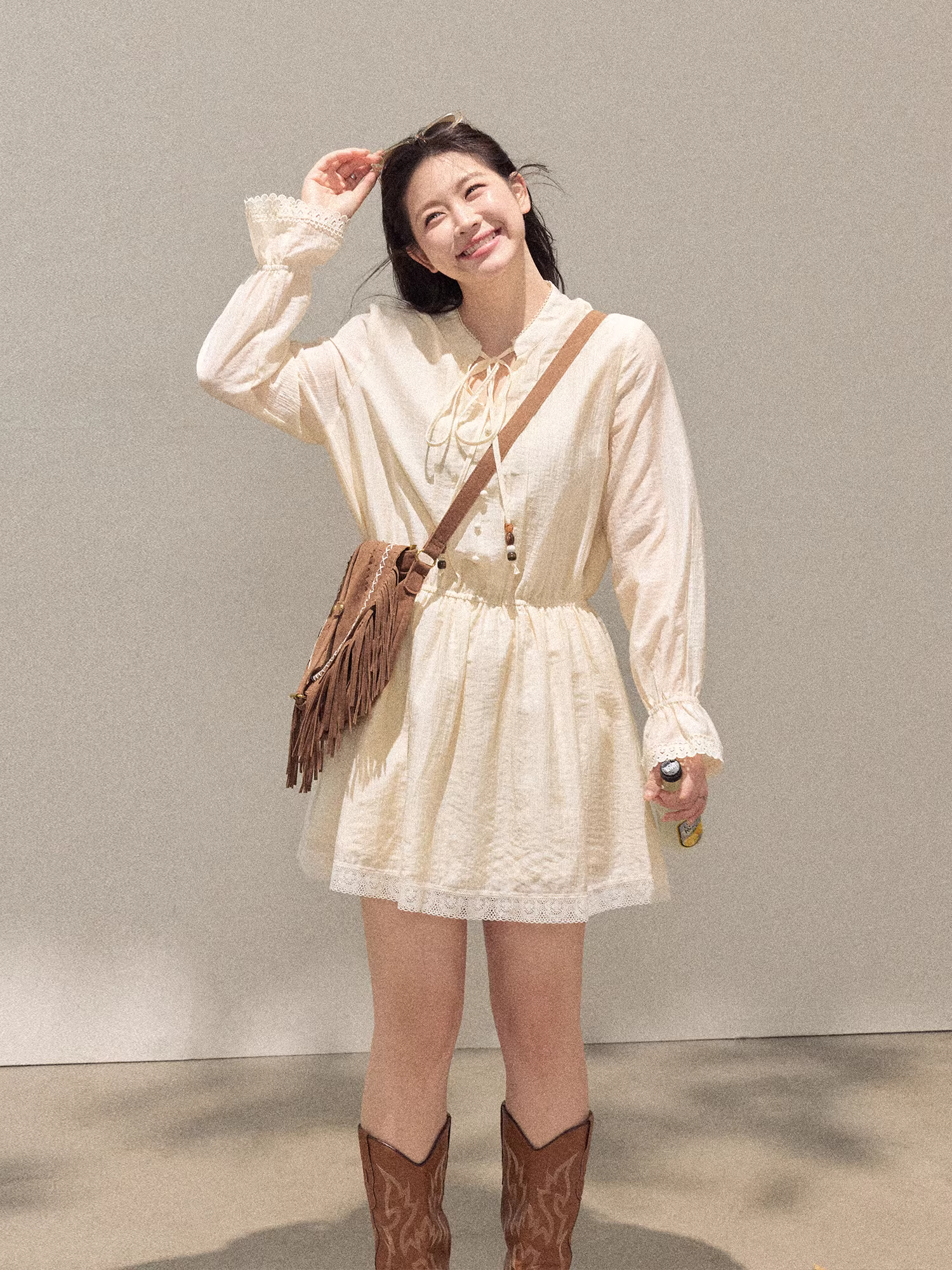 Quần áo nữ cỡ lớn dành cho người lớn, đầm kiểu cổ điển tôn dáng và dịu dàng với tay chuông và thiết kế kiểu áo sơ mi.