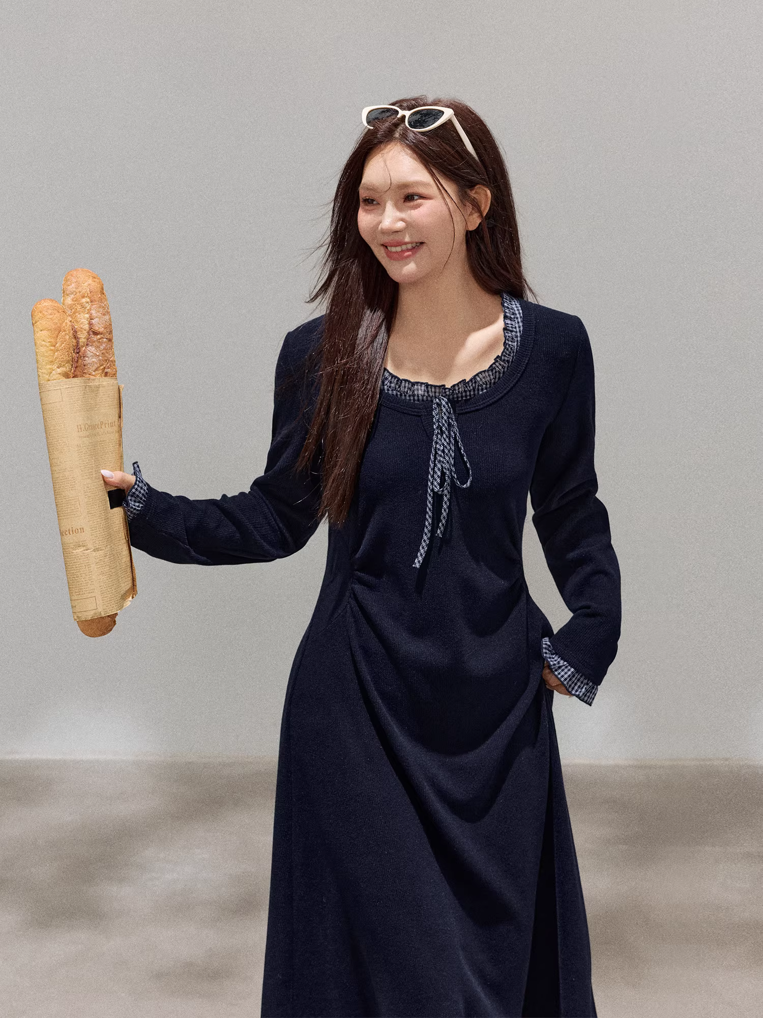 Quần áo nữ cỡ lớn dành cho các cô nàng hơi mũm mĩm, trang phục giảm béo phong cách Hàn Quốc cho mùa thu, váy đen nhỏ nhắn thanh lịch, váy cạp cao.