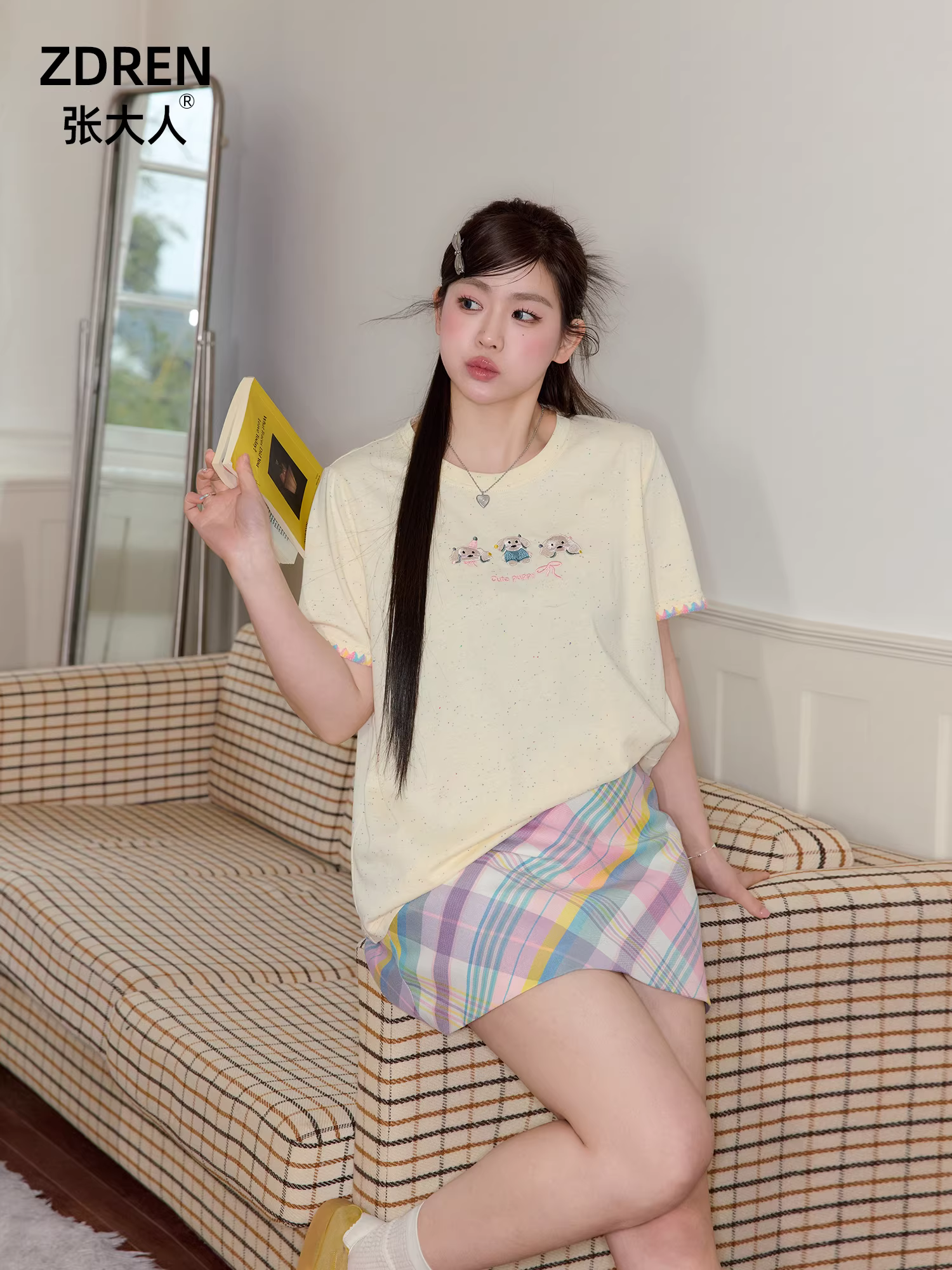 Quần áo nữ cỡ lớn dành cho người lớn, trang phục giảm béo cho các cô gái mũm mĩm, phong cách sinh viên nghệ thuật độc đáo, áo thun ngắn tay và váy kẻ sọc.