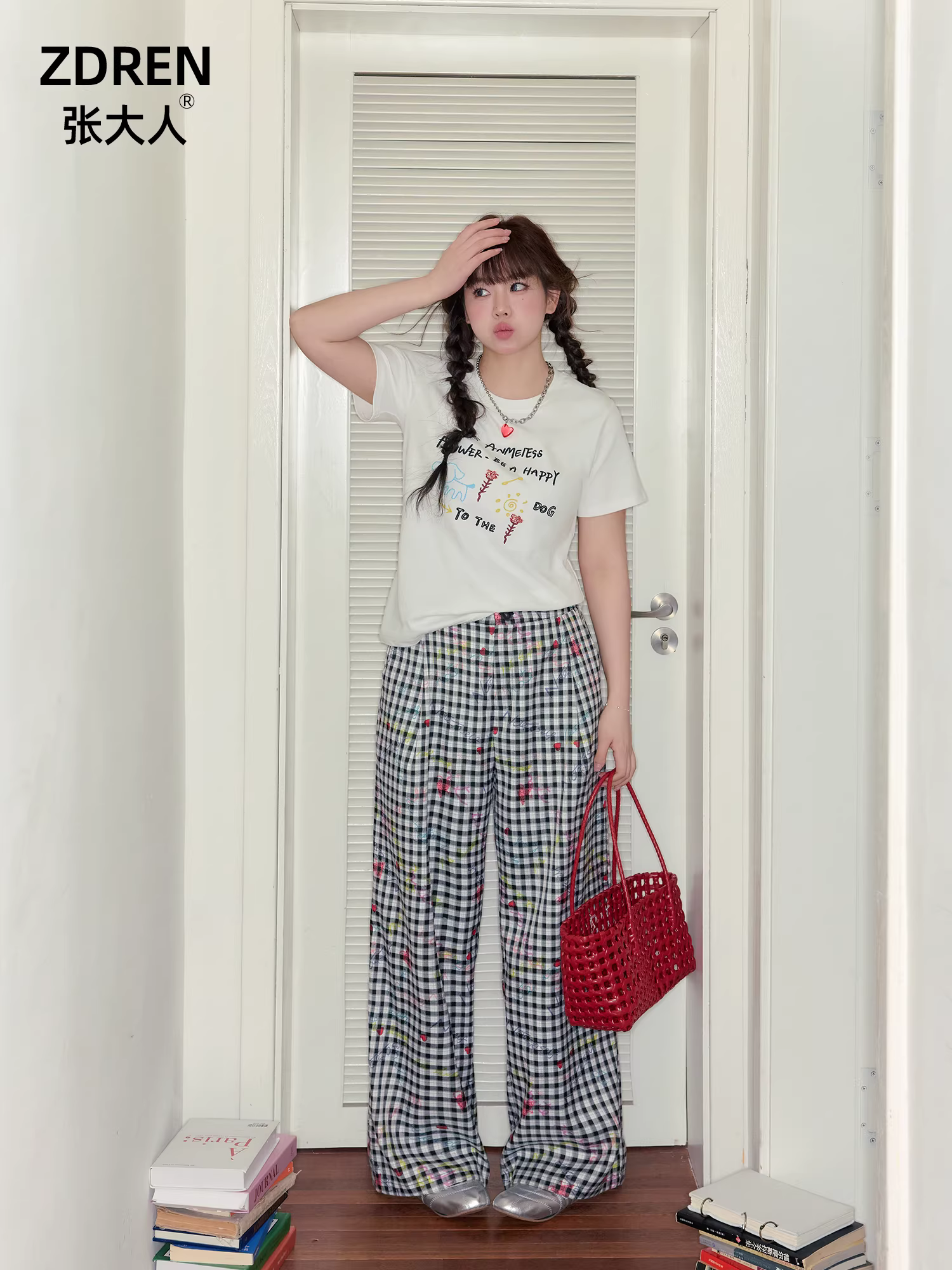 Quần áo nữ cỡ lớn dành cho người lớn, trang phục giảm béo cho các cô gái mũm mĩm, phong cách Hàn Quốc, áo thun ngắn tay trẻ trung và giảm tuổi tác với quần kẻ sọc thông thường.