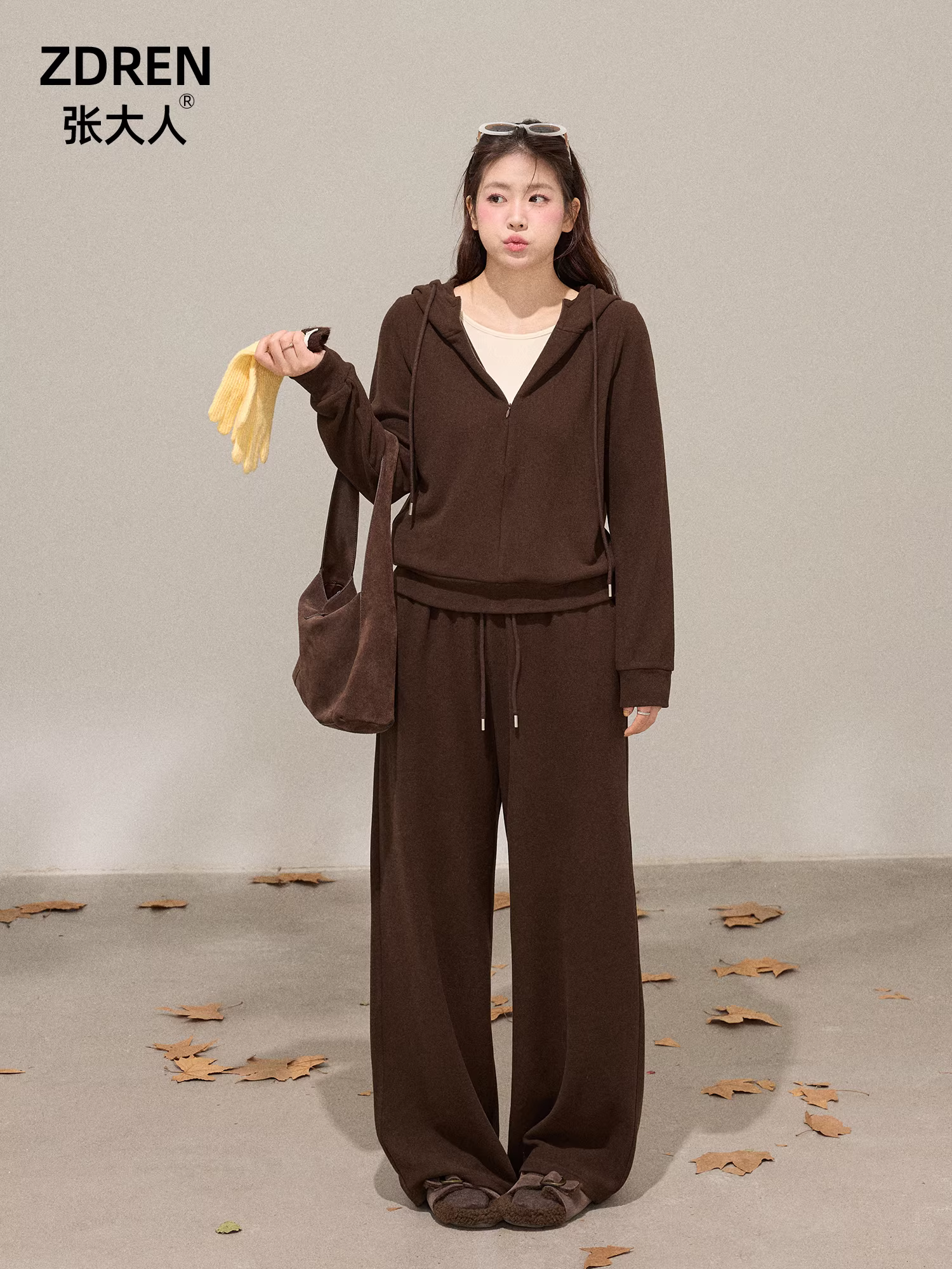 Quần áo cỡ lớn dành cho phụ nữ trưởng thành, bộ áo hoodie và quần thể thao màu cà phê đậm phong cách Hàn Quốc, kiểu dáng mùa đông, giúp thon gọn dáng người.