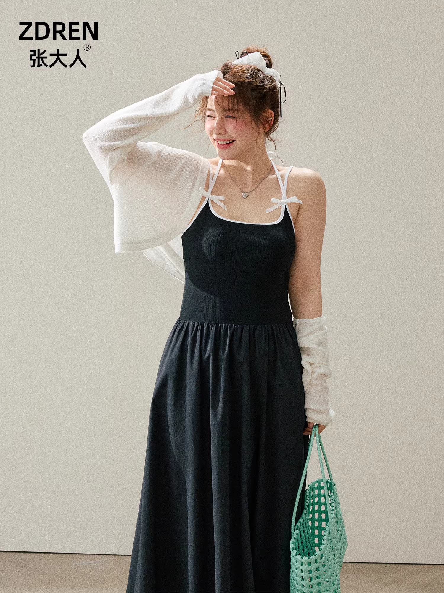 Quần áo nữ cỡ lớn dành cho người lớn, váy dây spaghetti tôn dáng cho phụ nữ hơi mũm mĩm, váy dự tiệc màu đen thanh lịch và sang trọng.