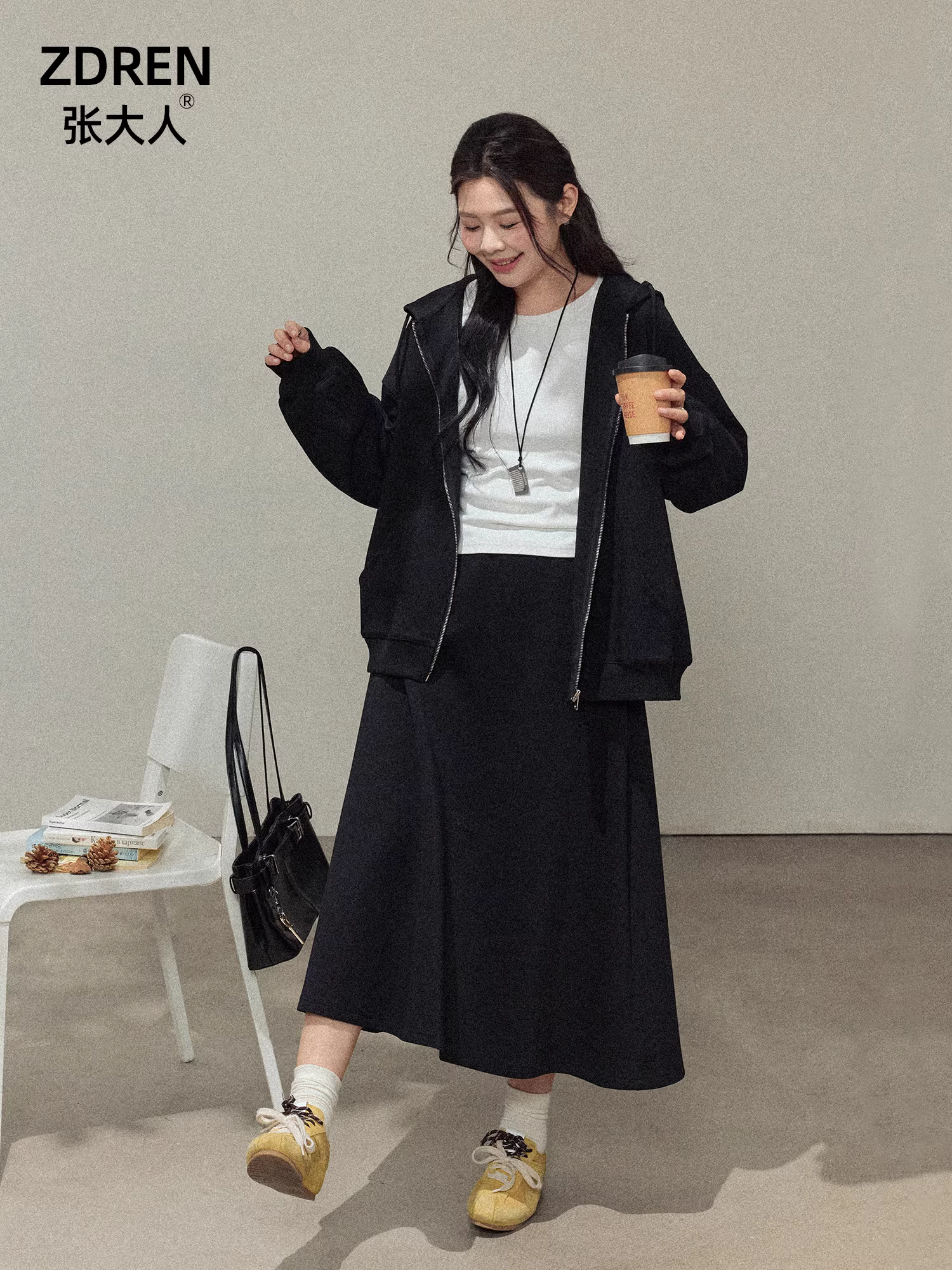 Quần áo nữ cỡ lớn dành cho người lớn, trang phục giảm béo cho các cô gái mũm mĩm, áo khoác nỉ kiểu Hàn Quốc, váy đen.