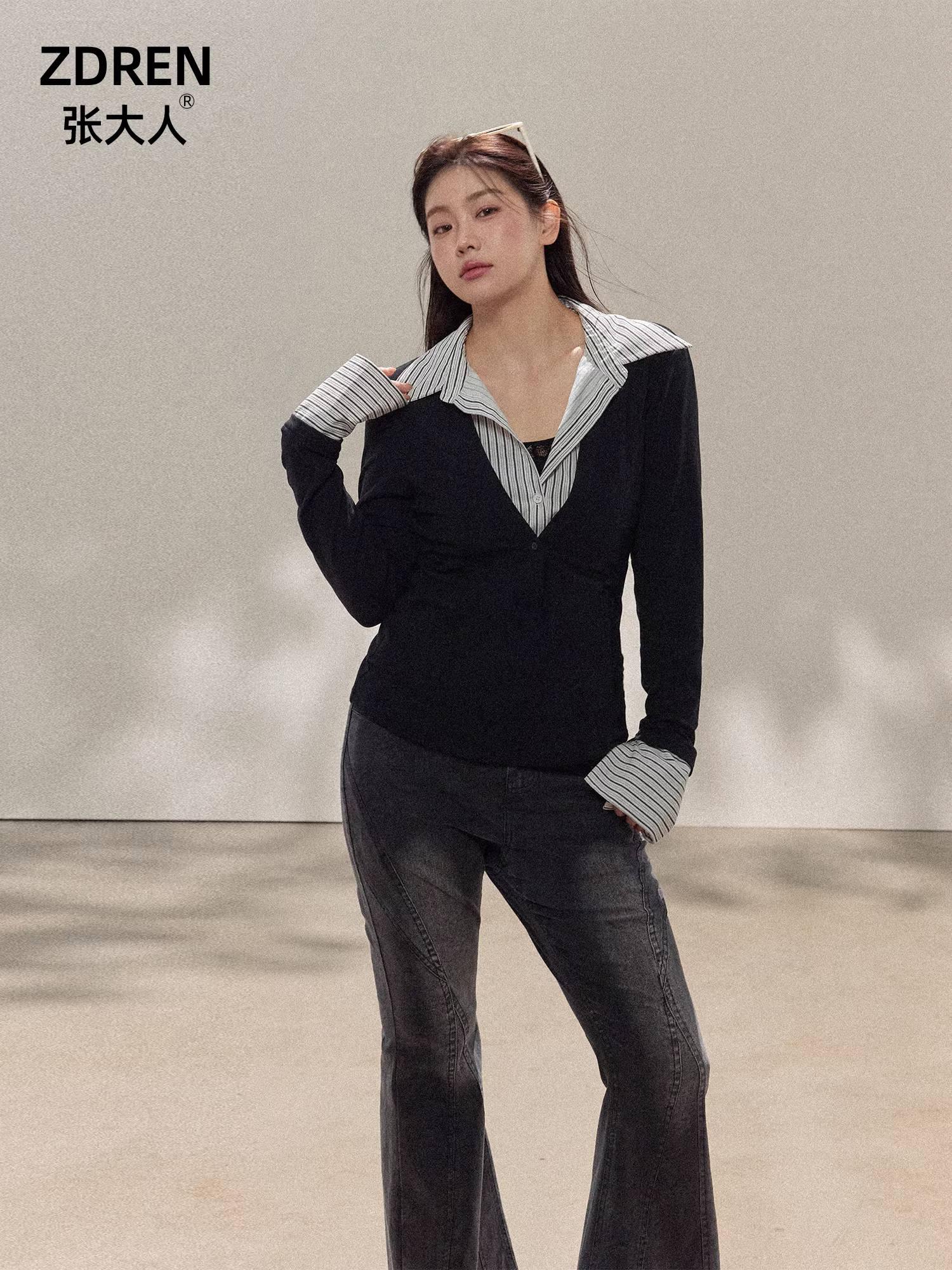 Quần áo nữ cỡ lớn dành cho người lớn, trang phục tôn dáng cho các cô nàng mũm mĩm, thiết kế thời trang và cá tính, áo kiểu và quần jean loe hợp xu hướng cho mùa thu.