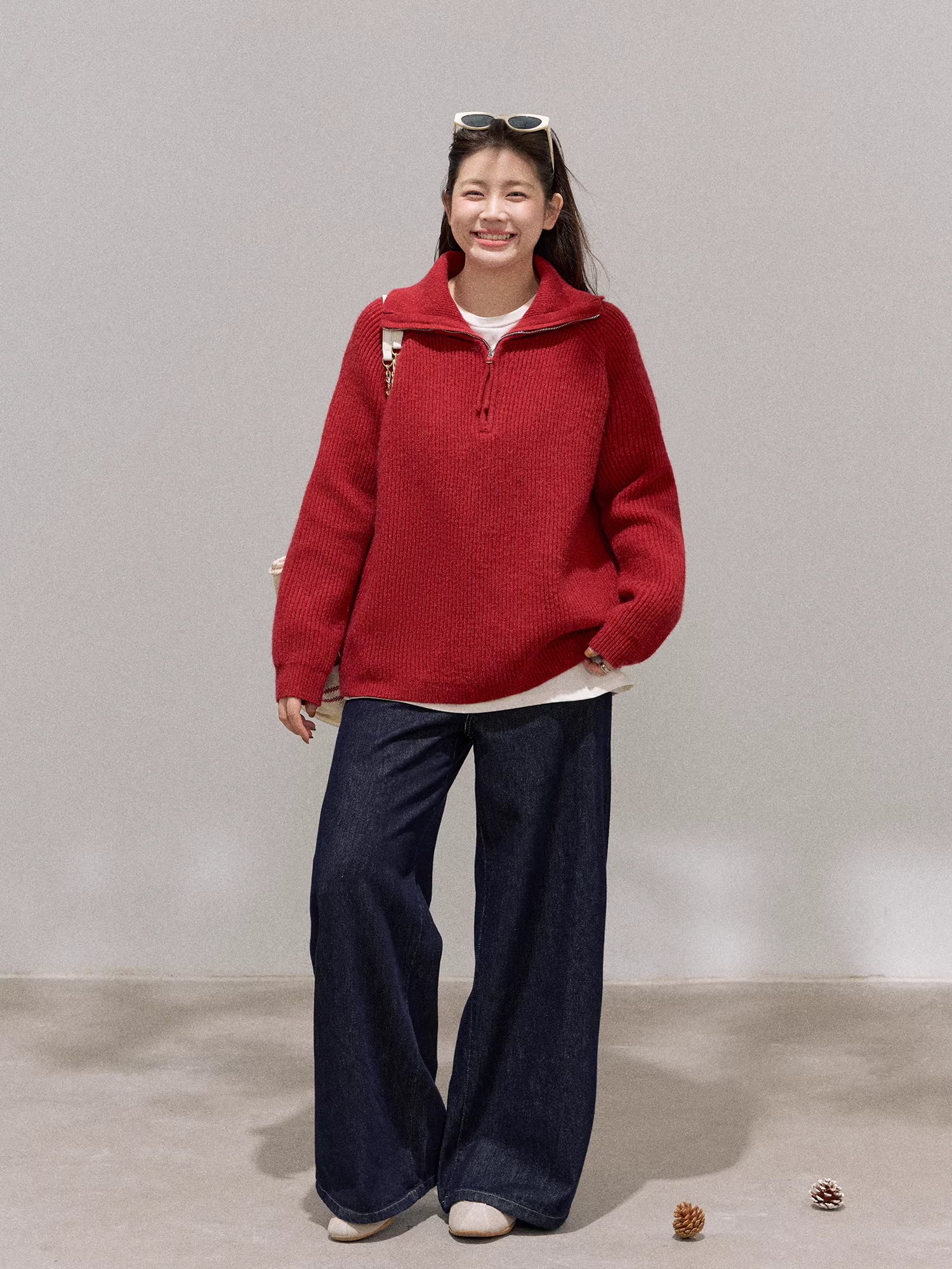 Quần áo nữ cỡ lớn dành cho người lớn, áo khoác len màu đỏ kiểu dáng Hàn Quốc tôn dáng và bộ đồ denim cạp cao.