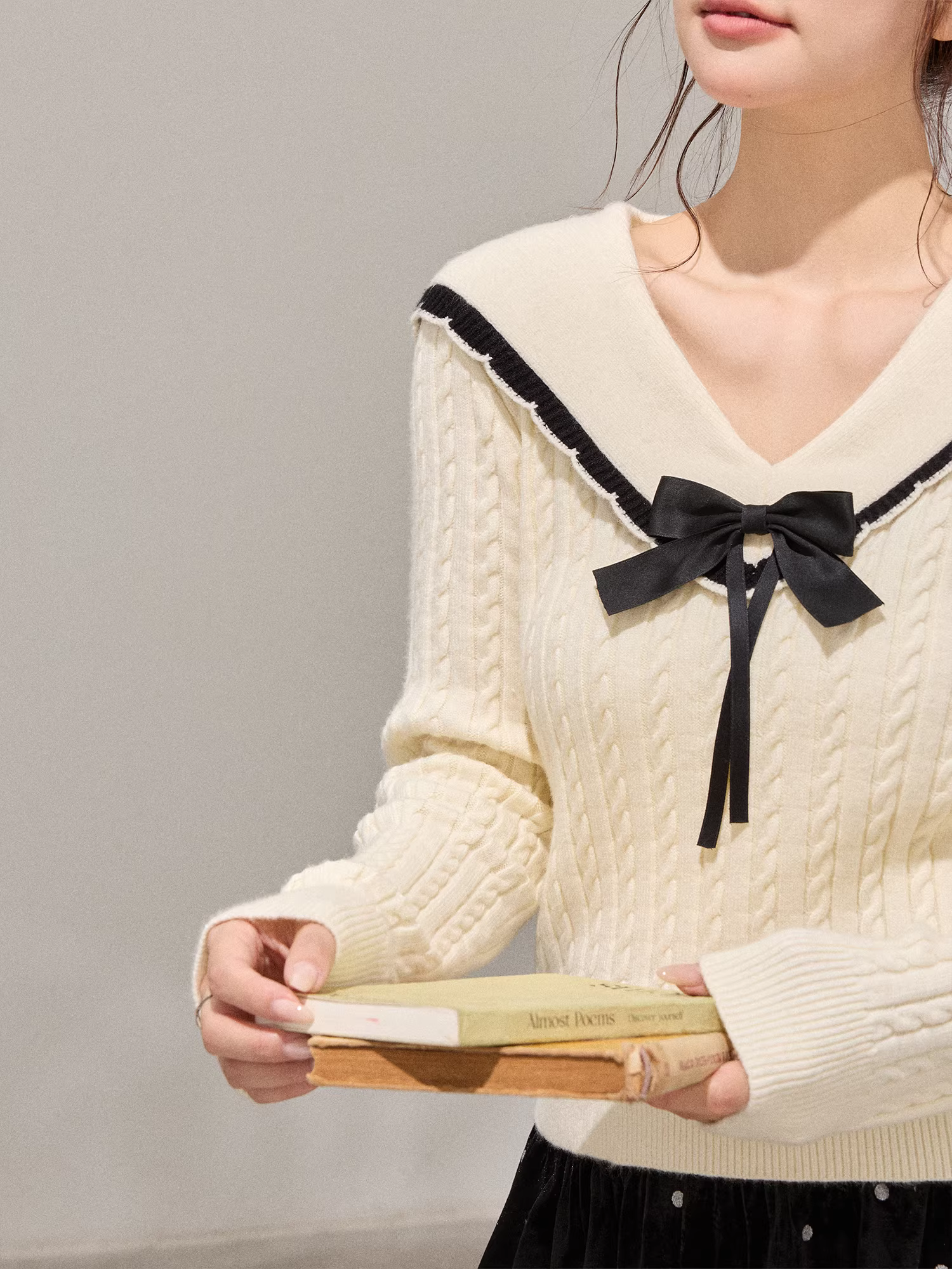 Quần áo nữ cỡ lớn dành cho các cô gái mũm mĩm, váy nhung chấm bi ngọt ngào mùa đông giúp thon gọn và bộ áo len dệt kim cổ chữ V.