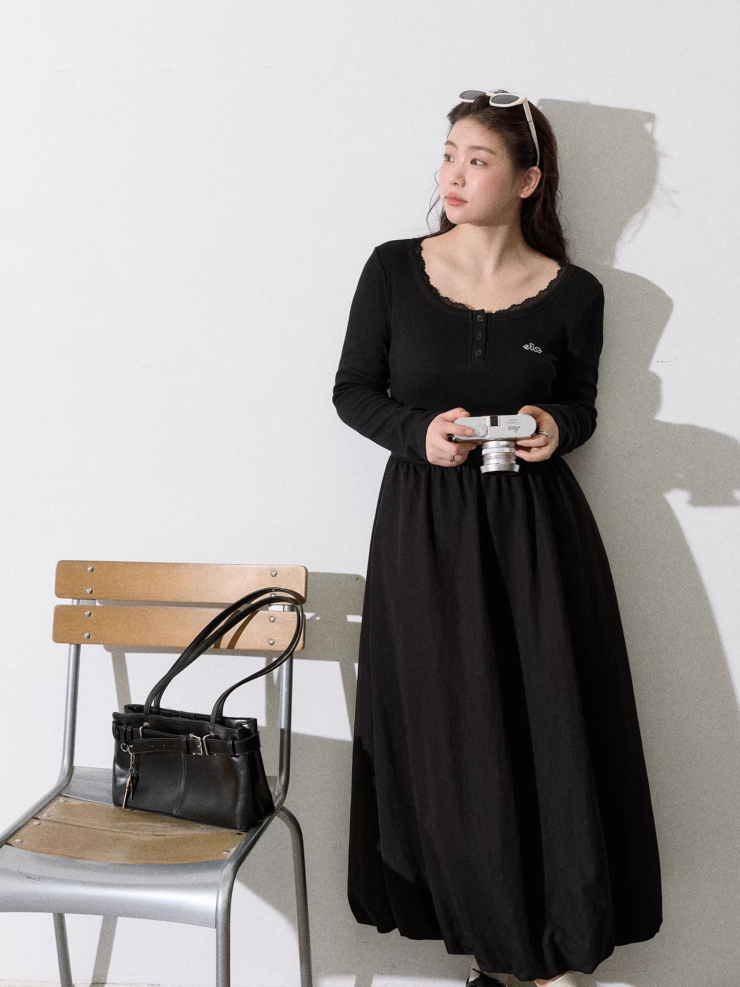 Quần áo nữ cỡ lớn dành cho những cô nàng mũm mĩm, váy hoa tôn dáng, váy đen nhỏ kiểu hoa cổ điển thanh lịch.