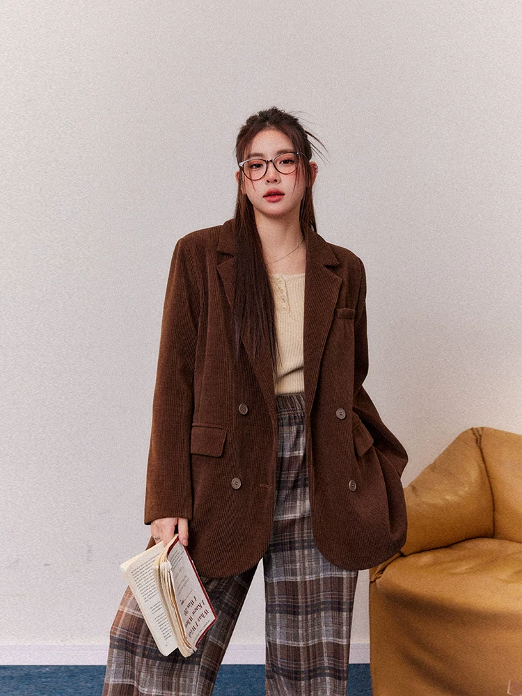 Bộ đồ nữ cỡ lớn kiểu retro, quần ống rộng kẻ ca rô màu nâu, áo khoác blazer chất liệu corduroy dành cho nữ