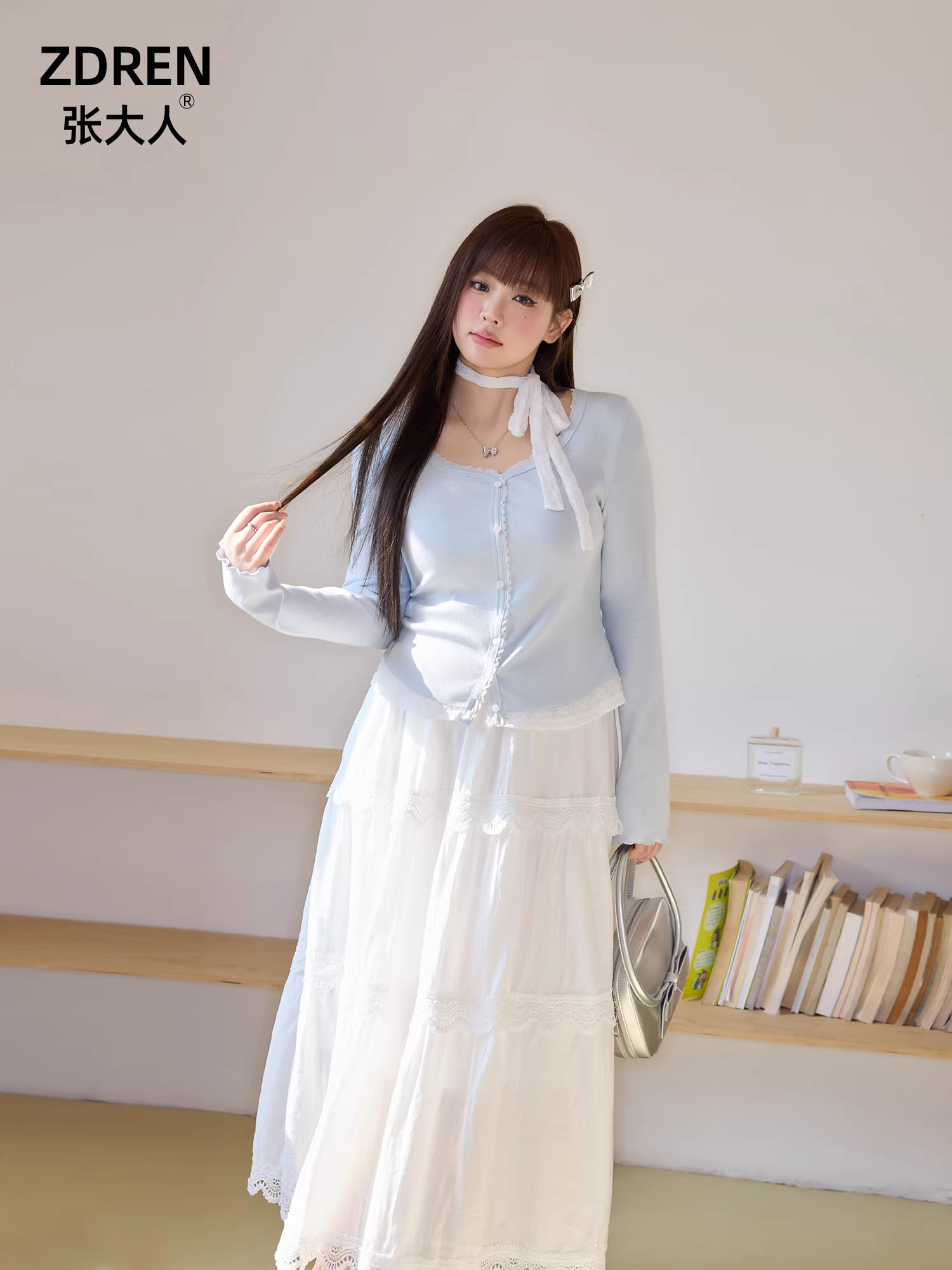 Quần áo cỡ lớn dành cho phụ nữ trưởng thành, trang phục giảm béo cho những cô nàng mũm mĩm, áo kiểu Pháp sang trọng, váy trắng mang phong cách tình yêu đầu tiên.