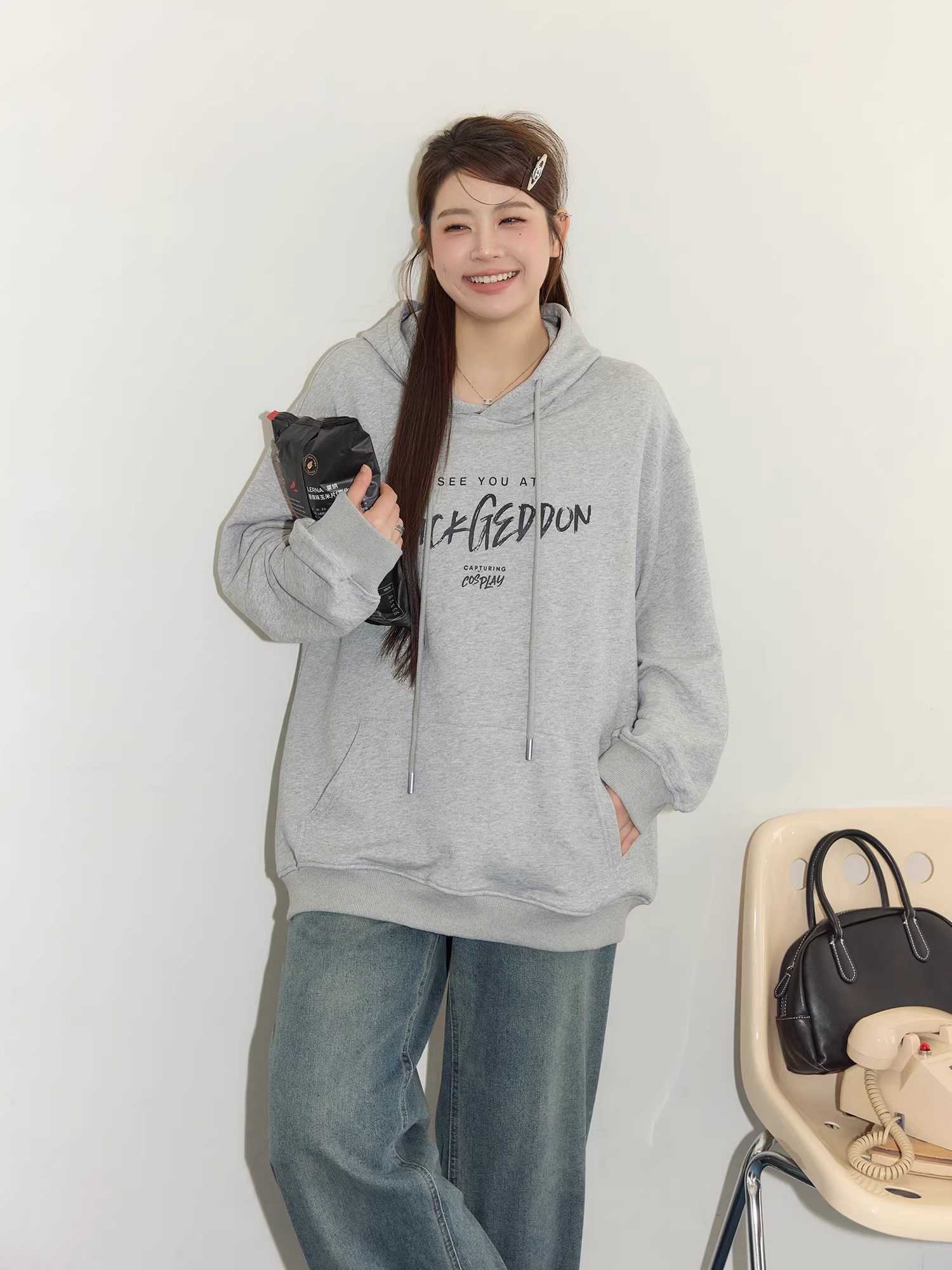 Quần áo nữ cỡ lớn dành cho người lớn, trang phục giảm béo cho các cô gái mũm mĩm, áo nỉ phong cách retro Mỹ, quần jean ống rộng thoải mái.