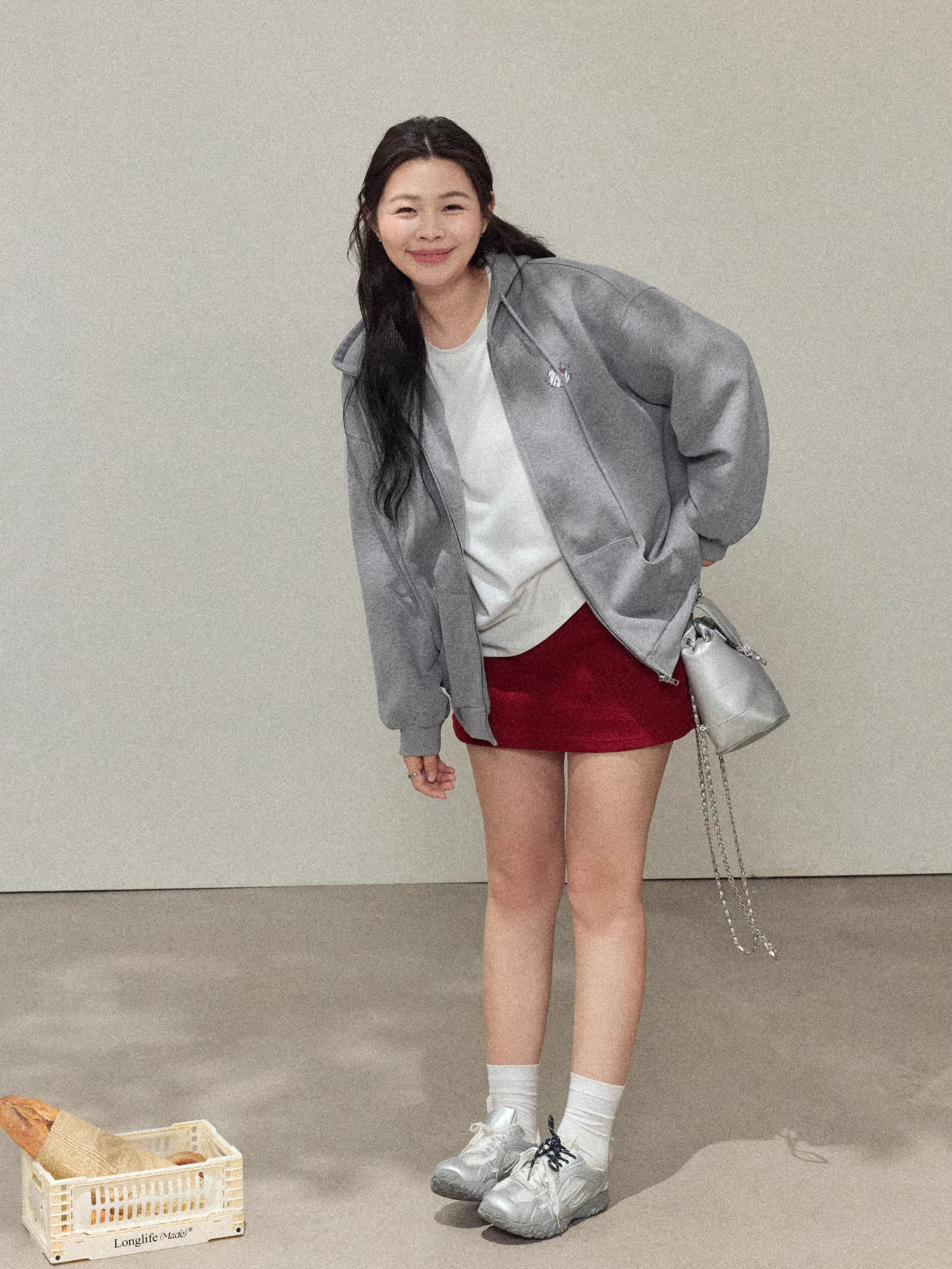 Quần áo nữ cỡ lớn cho đầu thu: áo thun trắng tôn dáng và bộ váy đỏ dành cho các cô nàng mũm mĩm.