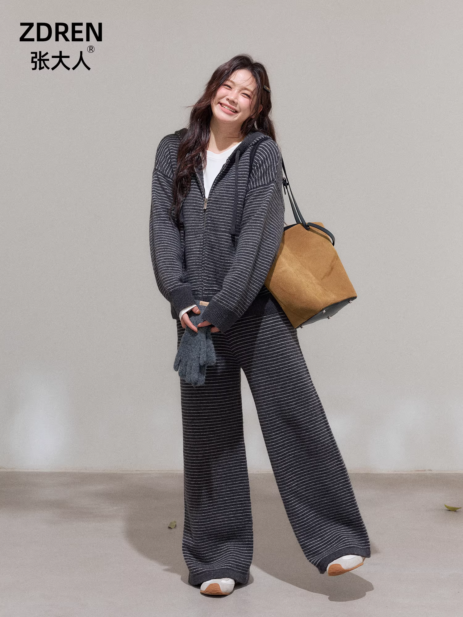 Bộ áo nỉ và quần thể thao có mũ trùm đầu kiểu Hàn Quốc dành cho nữ cỡ lớn mùa thu đông kiểu Hàn Quốc