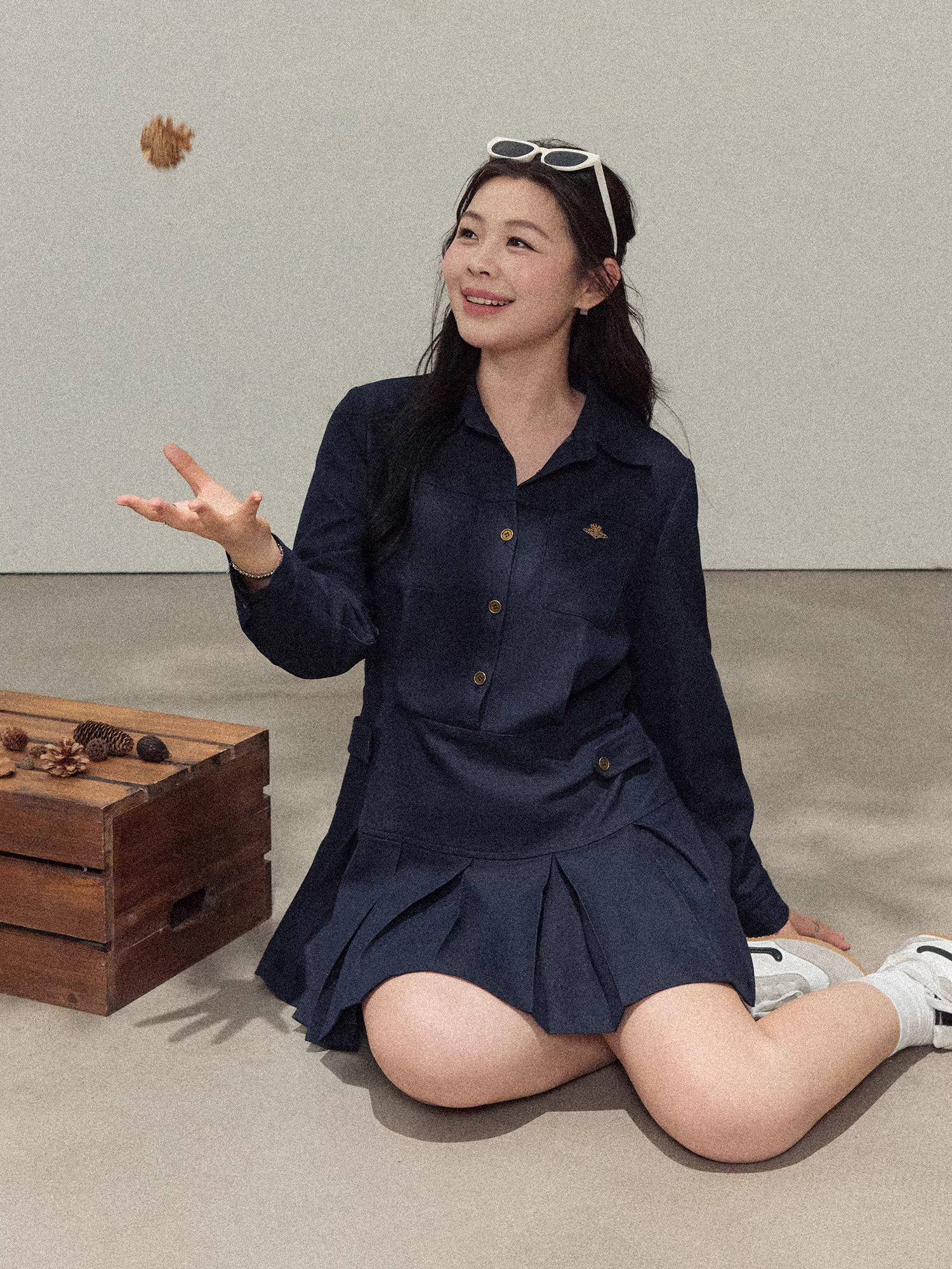 Quần áo nữ cỡ lớn dành cho các cô gái hơi mũm mĩm, phong cách mùa thu mới, váy sơ mi công sở thon gọn và thanh lịch.