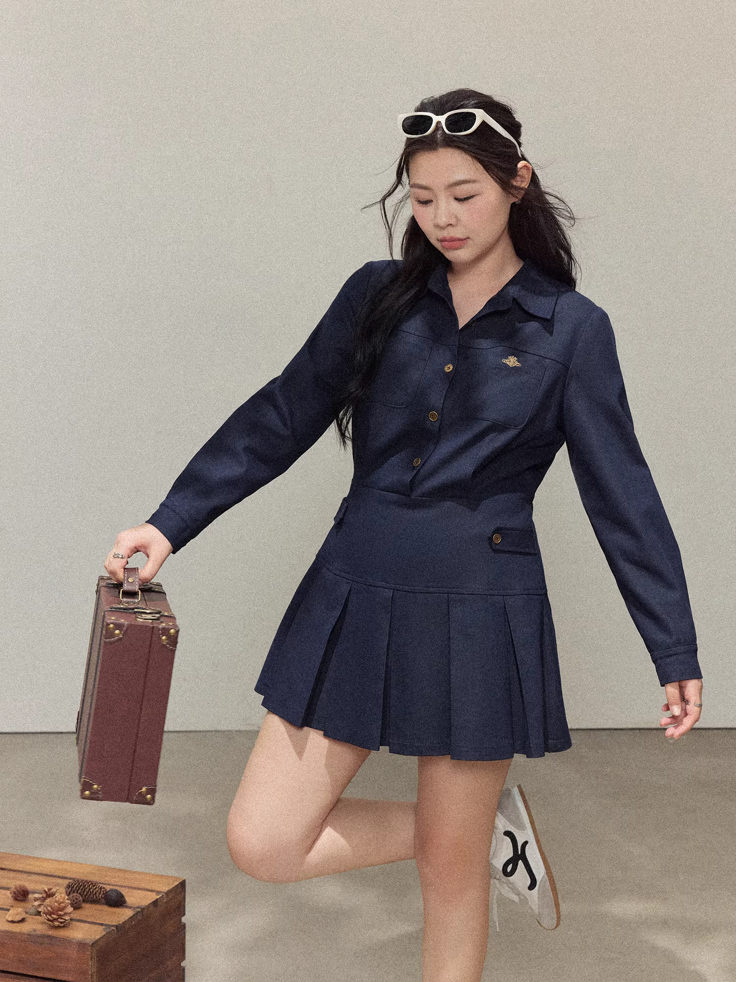 Quần áo nữ cỡ lớn dành cho các cô gái hơi mũm mĩm, phong cách mùa thu mới, váy sơ mi công sở thon gọn và thanh lịch.