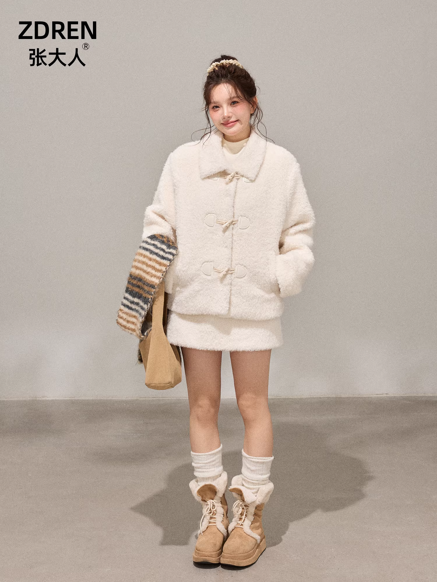 Quần áo nữ cỡ lớn dành cho người lớn, hơi mũm mĩm, phong cách Hàn Quốc, giảm béo mùa đông, bộ áo khoác và váy len màu trắng sữa ngọt ngào.