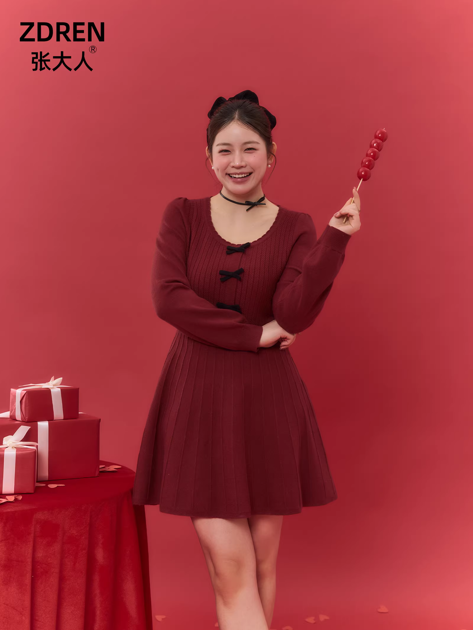 Quần áo nữ cỡ lớn dành cho người lớn, đầm len màu đỏ thanh lịch và sành điệu giúp thon gọn dáng người dành cho các cô gái mũm mĩm, thích hợp mặc vào dịp Tết vào mùa thu đông.