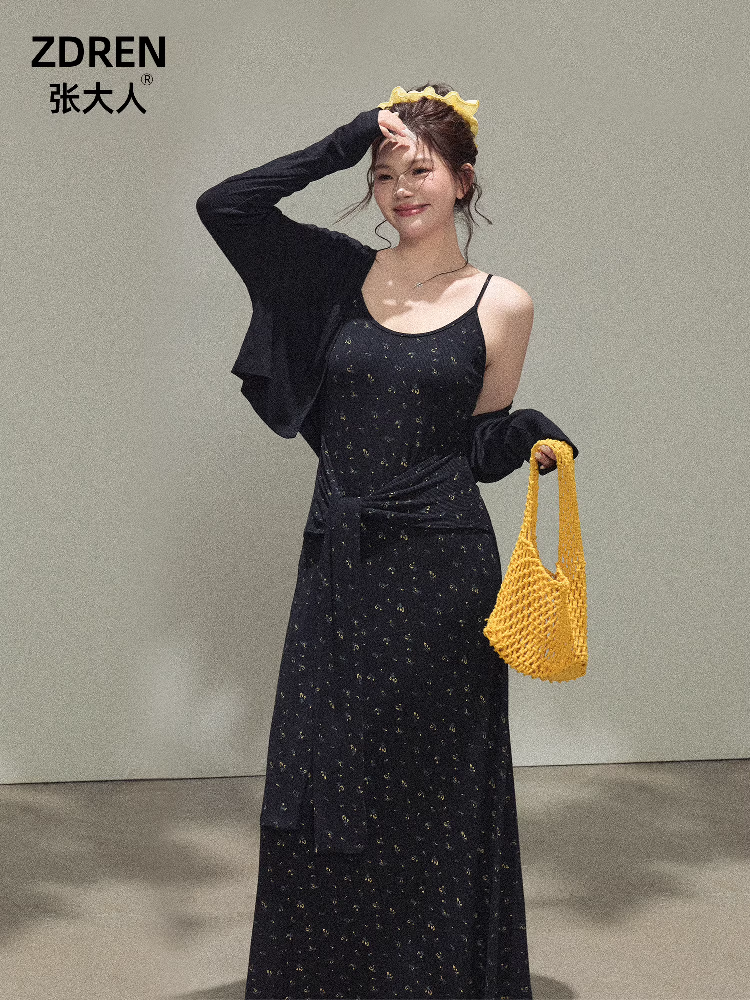 Quần áo nữ cỡ lớn dành cho người lớn, váy buộc dây màu đen giúp thon gọn cho các cô gái mũm mĩm, váy dây hoa phong cách Hàn Quốc mang lại cảm giác khí chất.