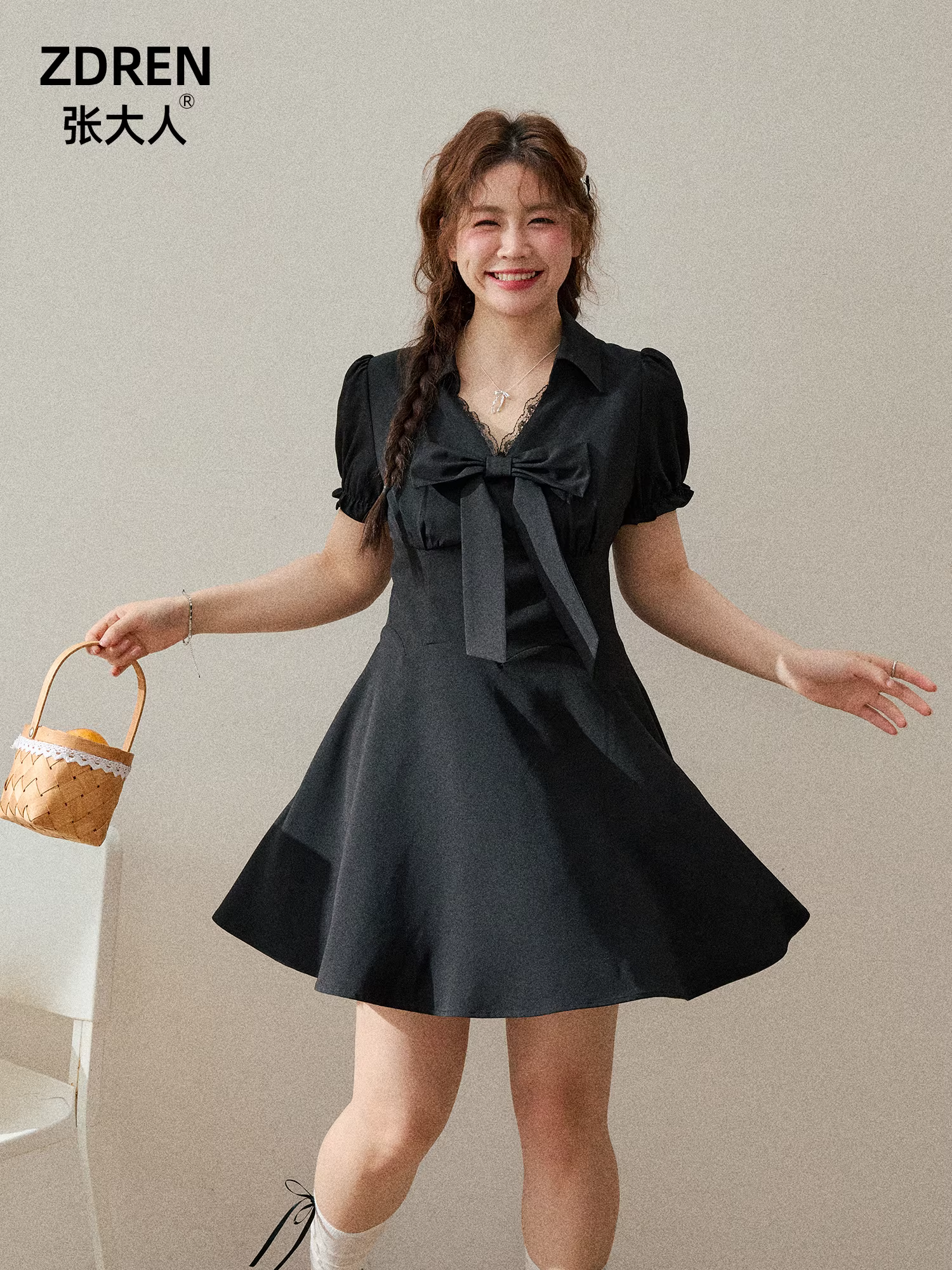 Quần áo mùa hè cỡ lớn dành cho nữ của Zhang Daren, váy đen ngắn tay thon gọn dành cho phụ nữ hơi mũm mĩm, váy dự tiệc sang trọng kiểu Pháp.