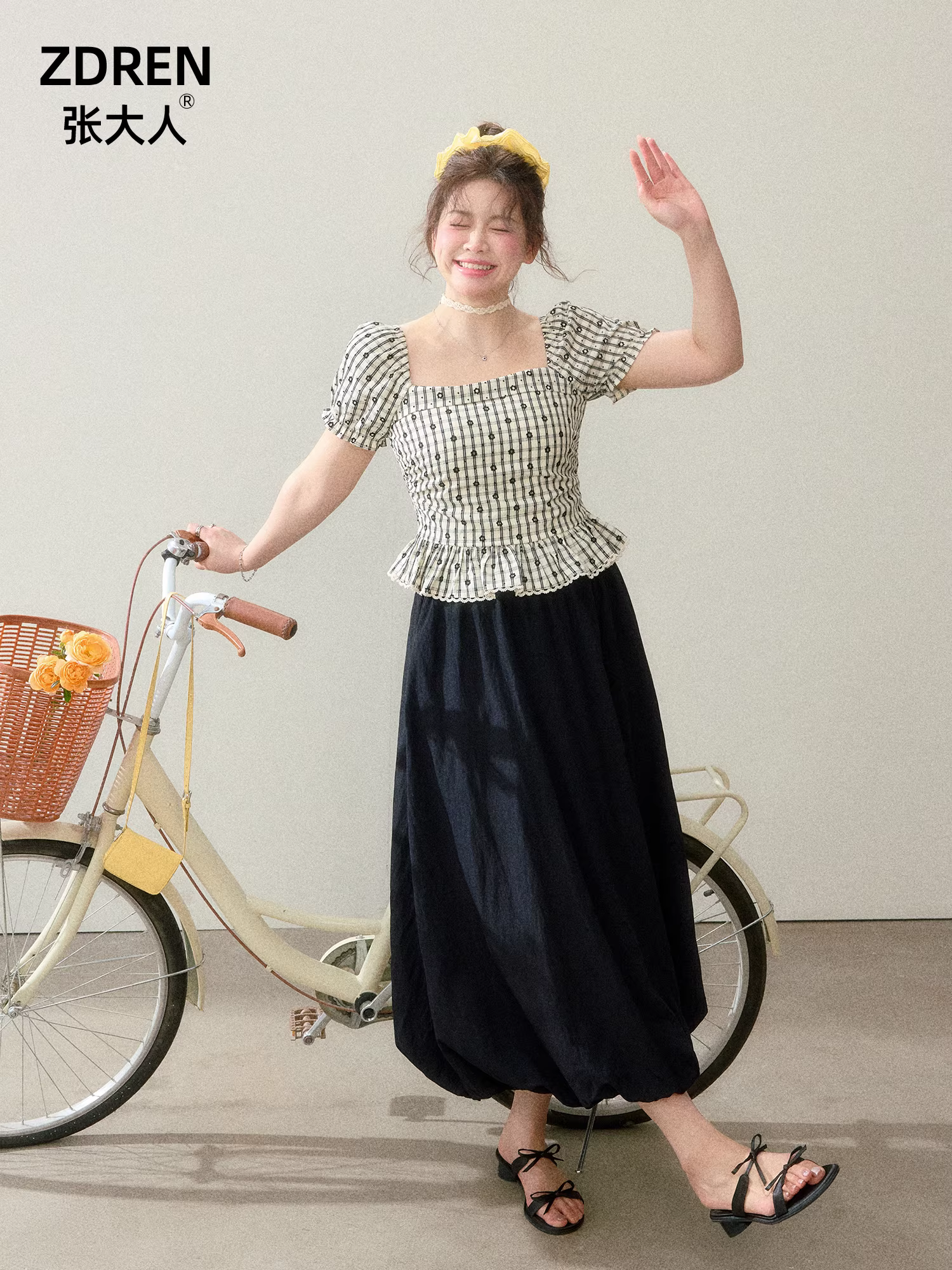 Quần áo nữ cỡ lớn dành cho người lớn, trang phục giảm béo cho các cô gái mũm mĩm, áo sơ mi kẻ sọc tay phồng thanh lịch và trẻ trung với váy hoa.