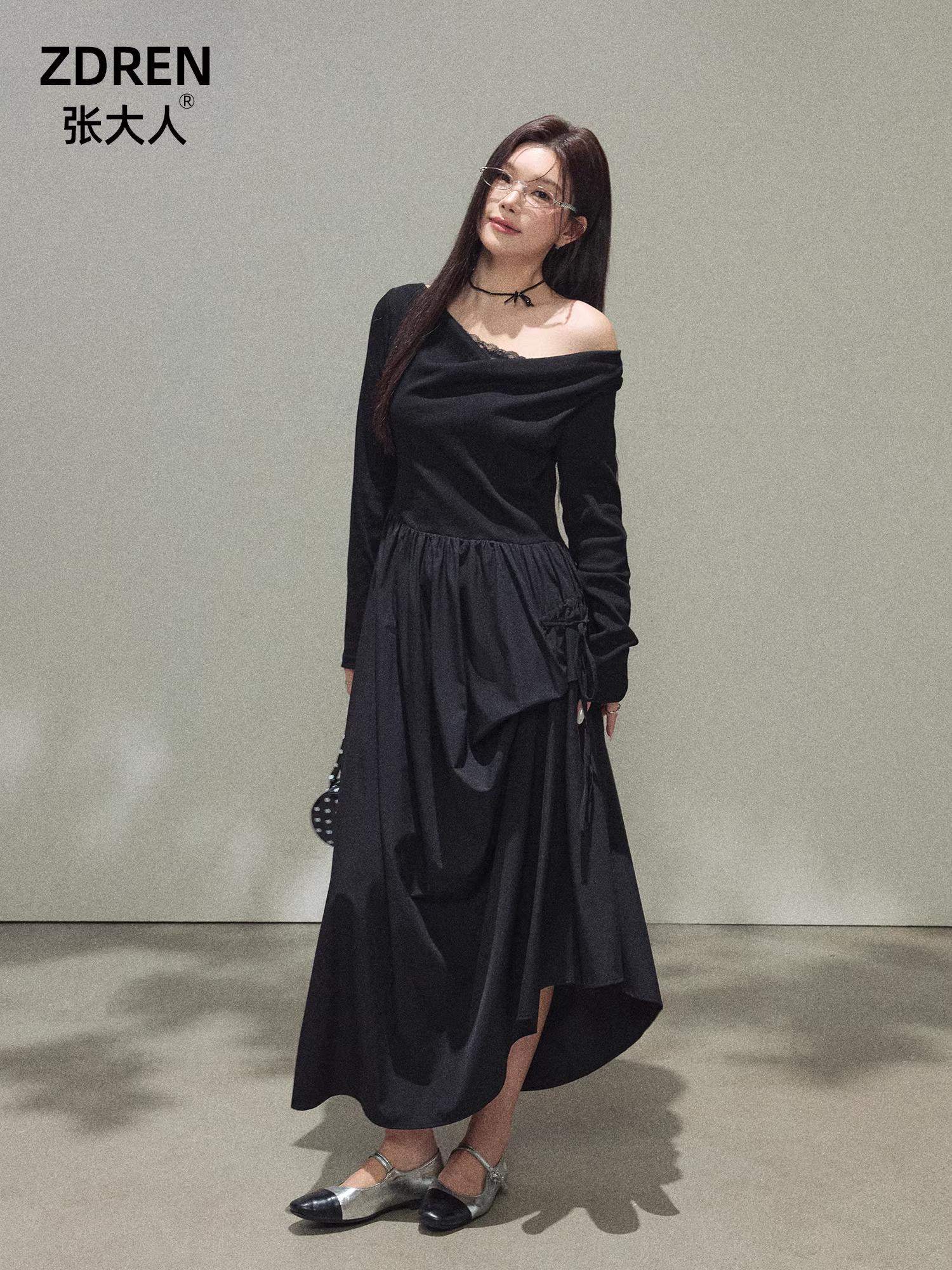 Quần áo nữ cỡ lớn dành cho người lớn, đầm dự tiệc tôn dáng và thời trang cho các cô nàng mũm mĩm, đầm đen nhỏ độc đáo và hợp xu hướng với thiết kế ghép vải.